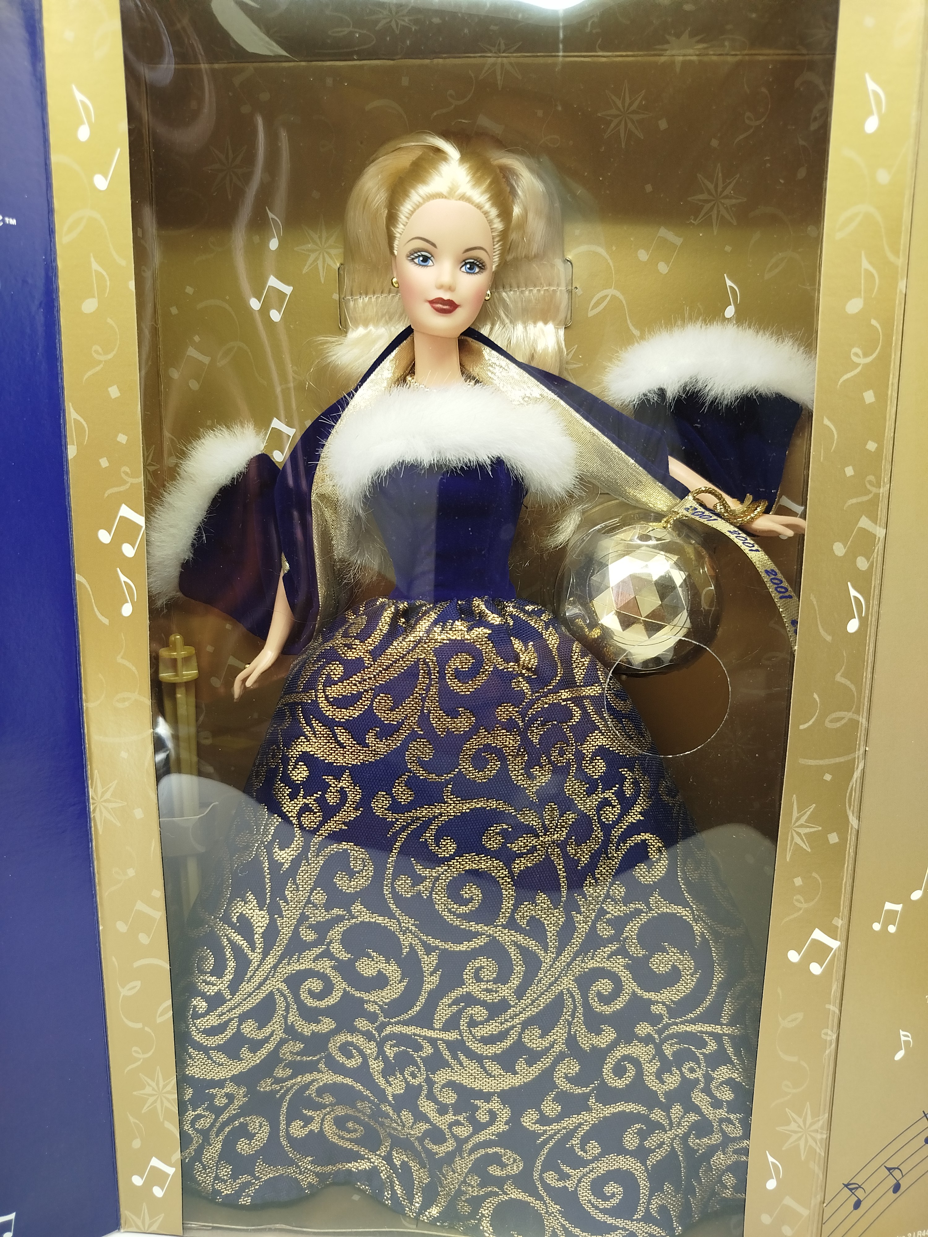 Barbie -  Ring in the New Year Barbie, una edición especial lanzada por Mattel en el año 2001