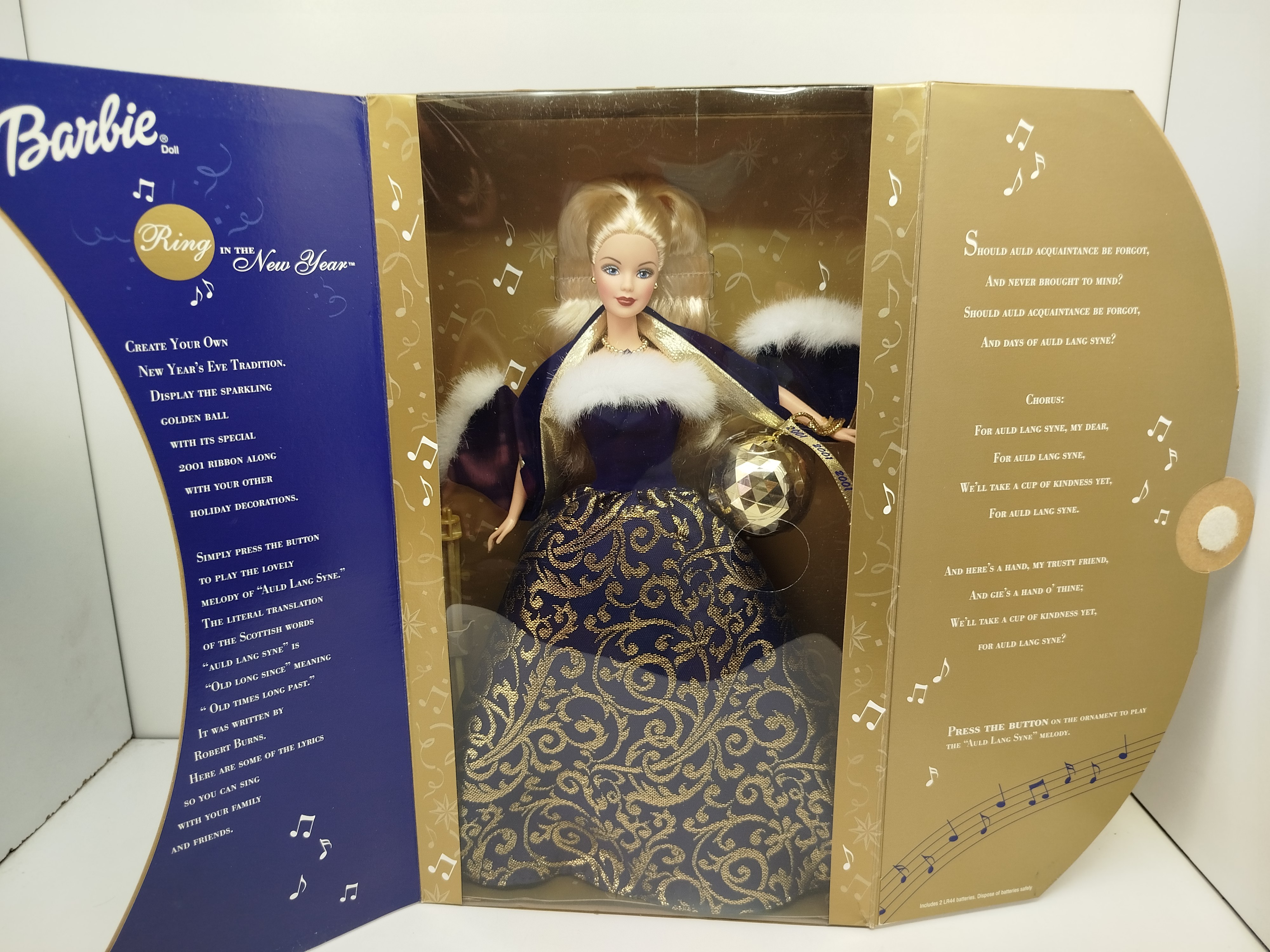Barbie -  Ring in the New Year Barbie, una edición especial lanzada por Mattel en el año 2001