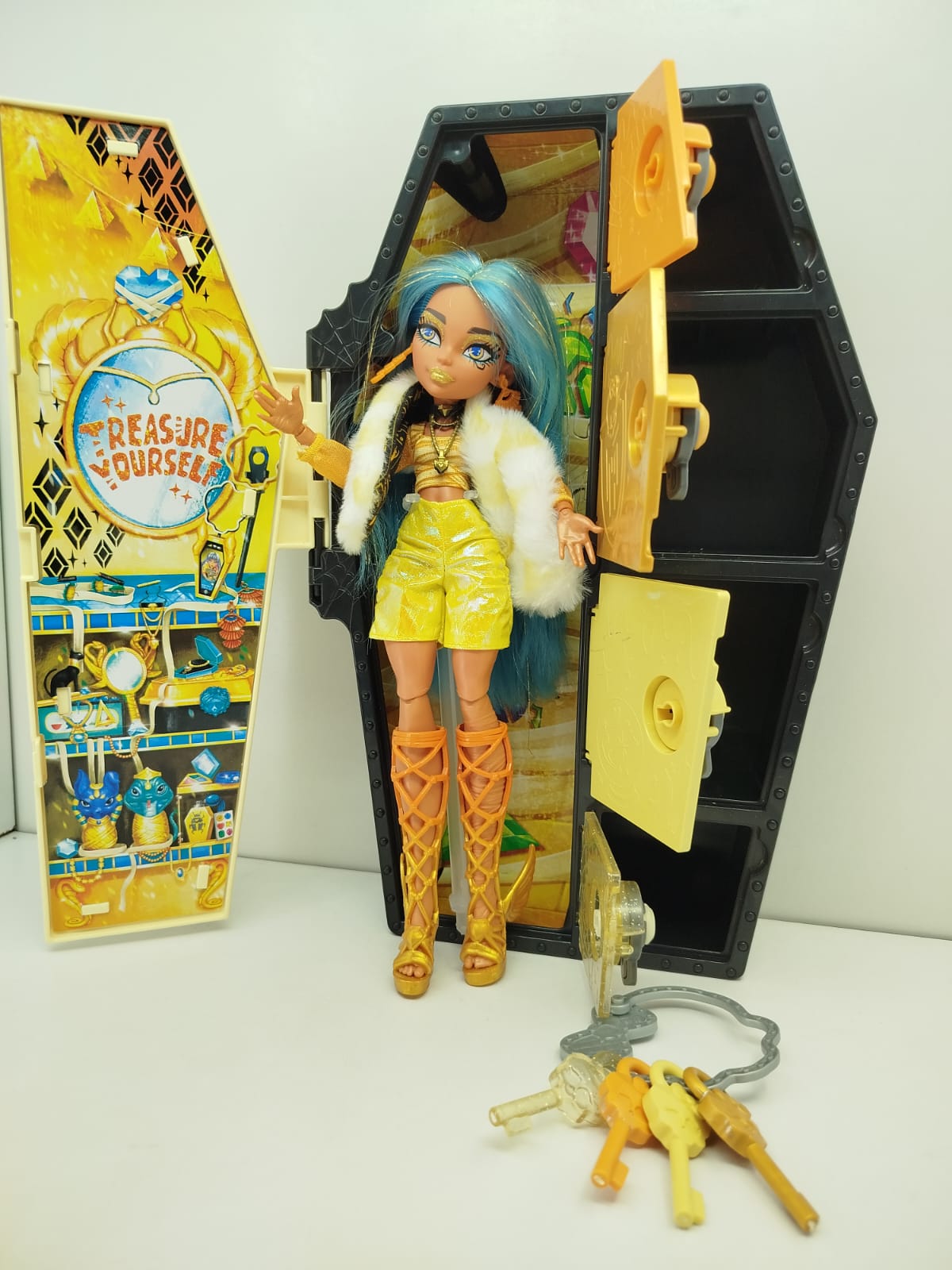 Cleo de Nile de la serie Monster High Skulltimate Secrets (Segunda Edición / Fearidescent)