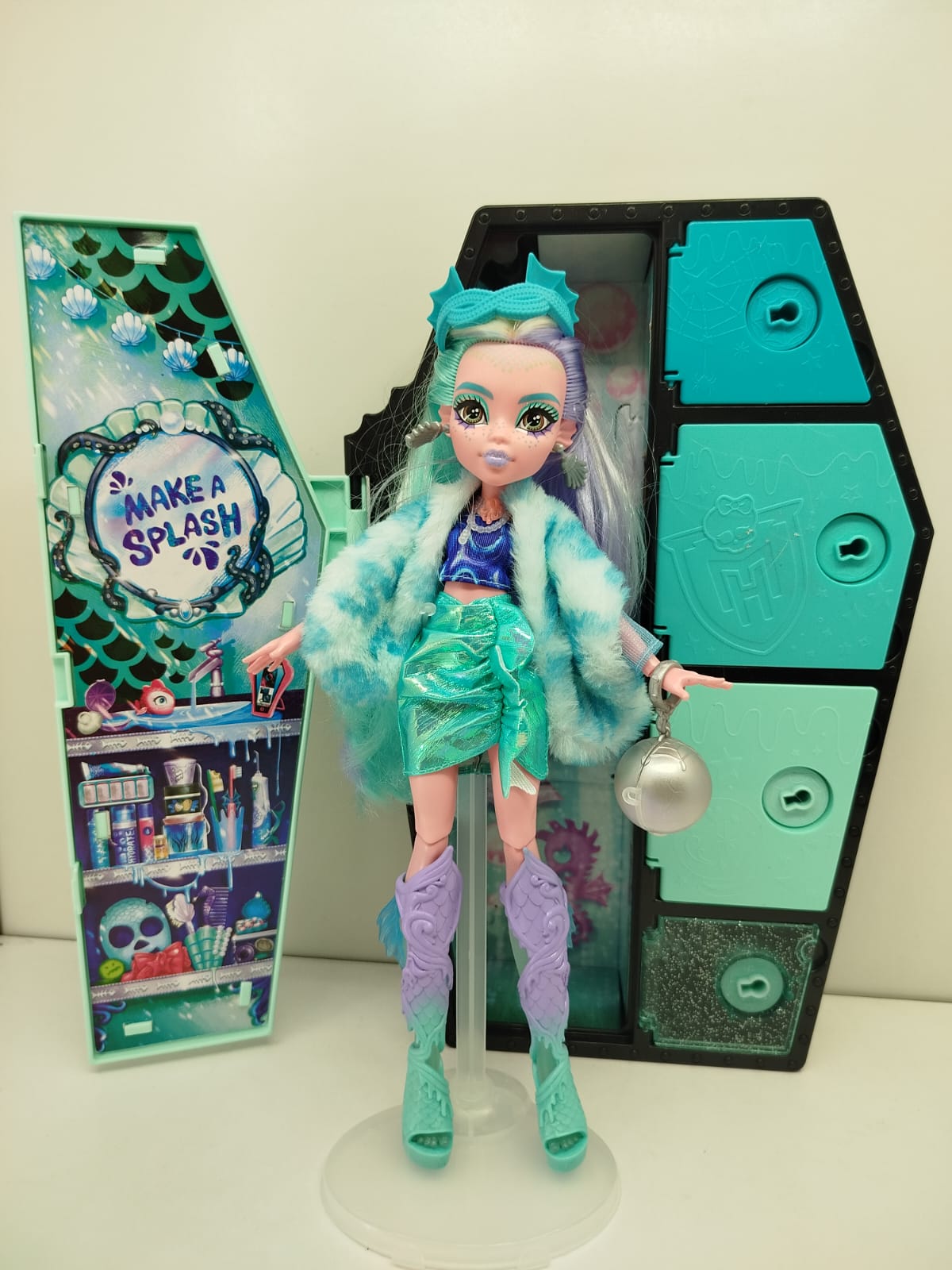  Lagoona Blue, perteneciente también a la línea Monster High Skulltimate Secrets: Fearidescent (Serie 2)