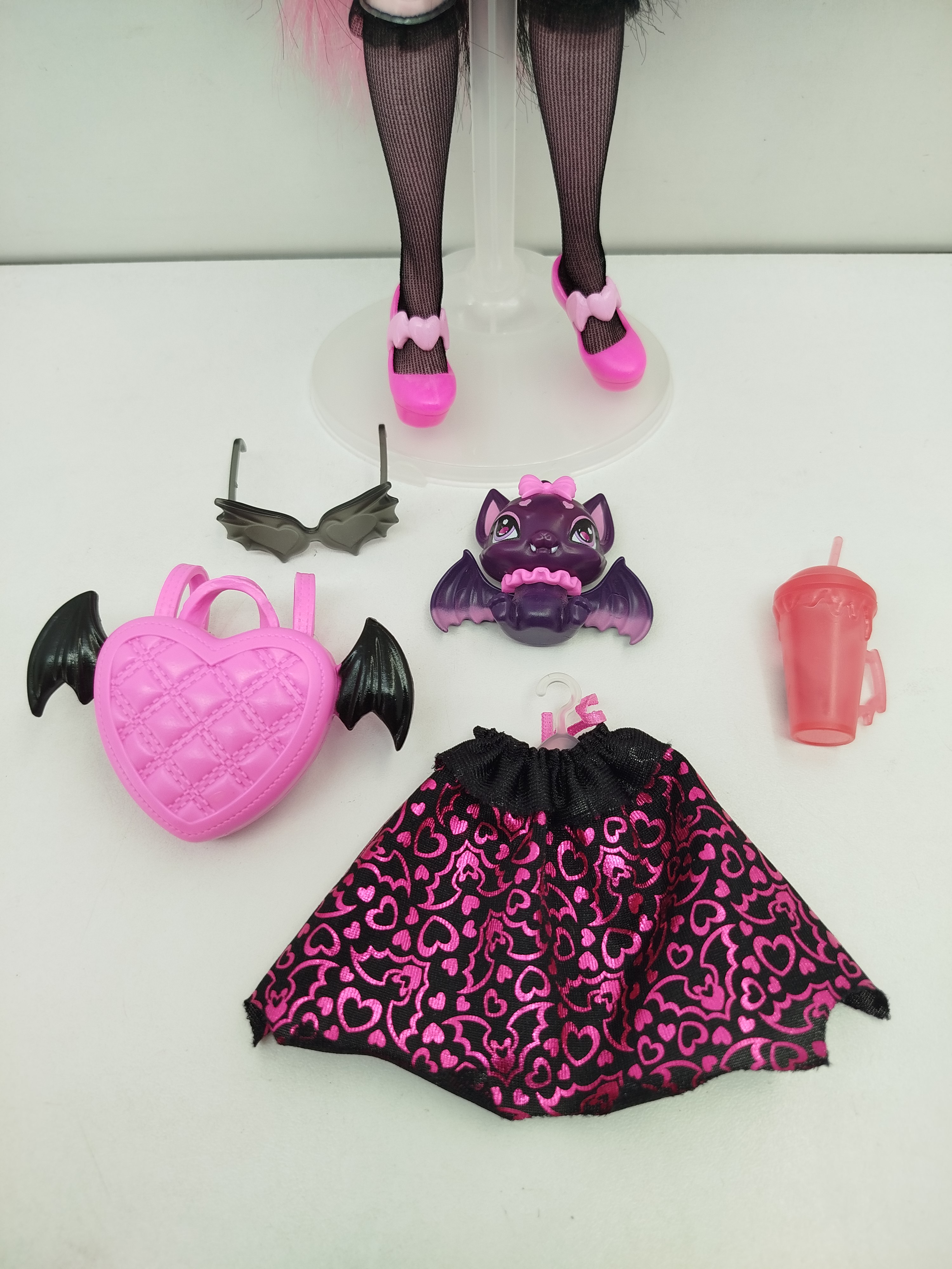 Draculaura (Generación 3 / G3) de Monster High, en su cotizada versión clásica o de firma de Mattel.