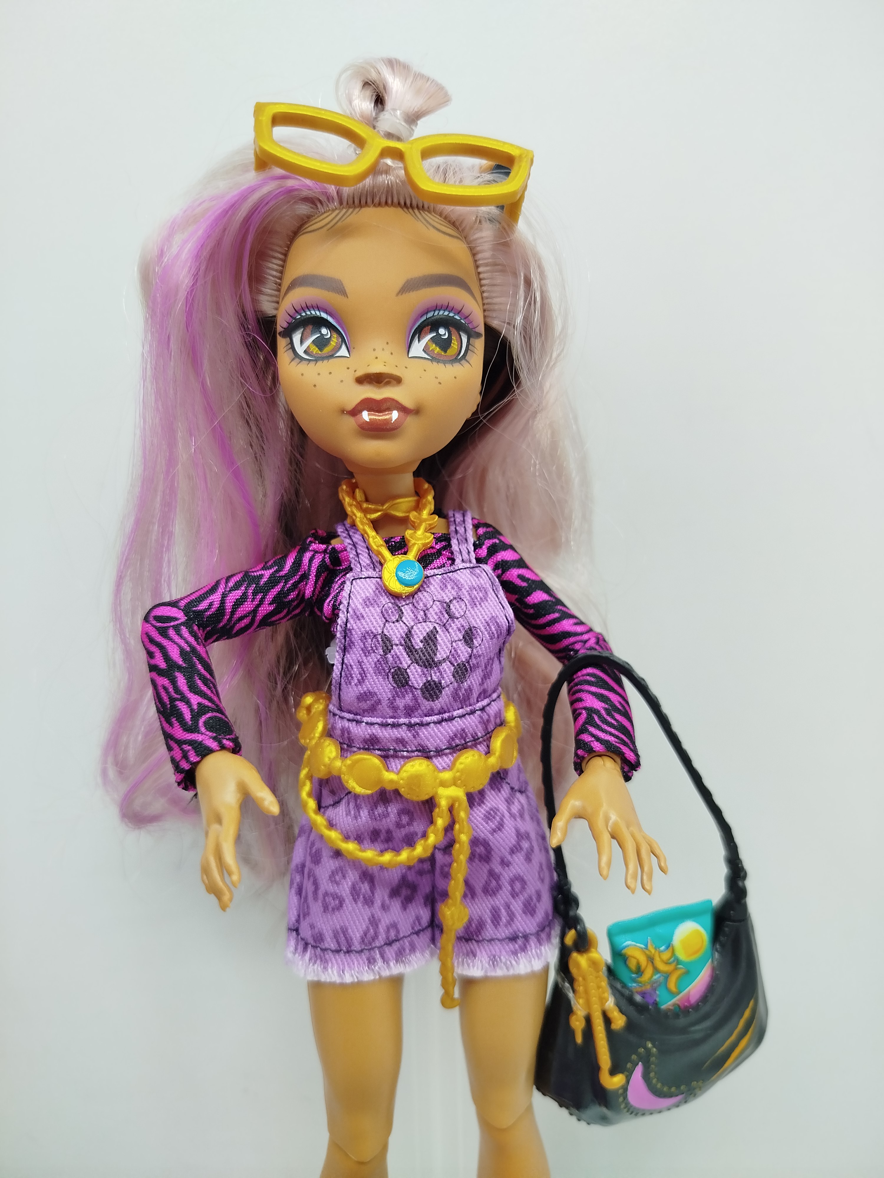 Clawdeen Wolf (Generación 3 / G3) de Monster High, en su versión clásica o de firma de Mattel.