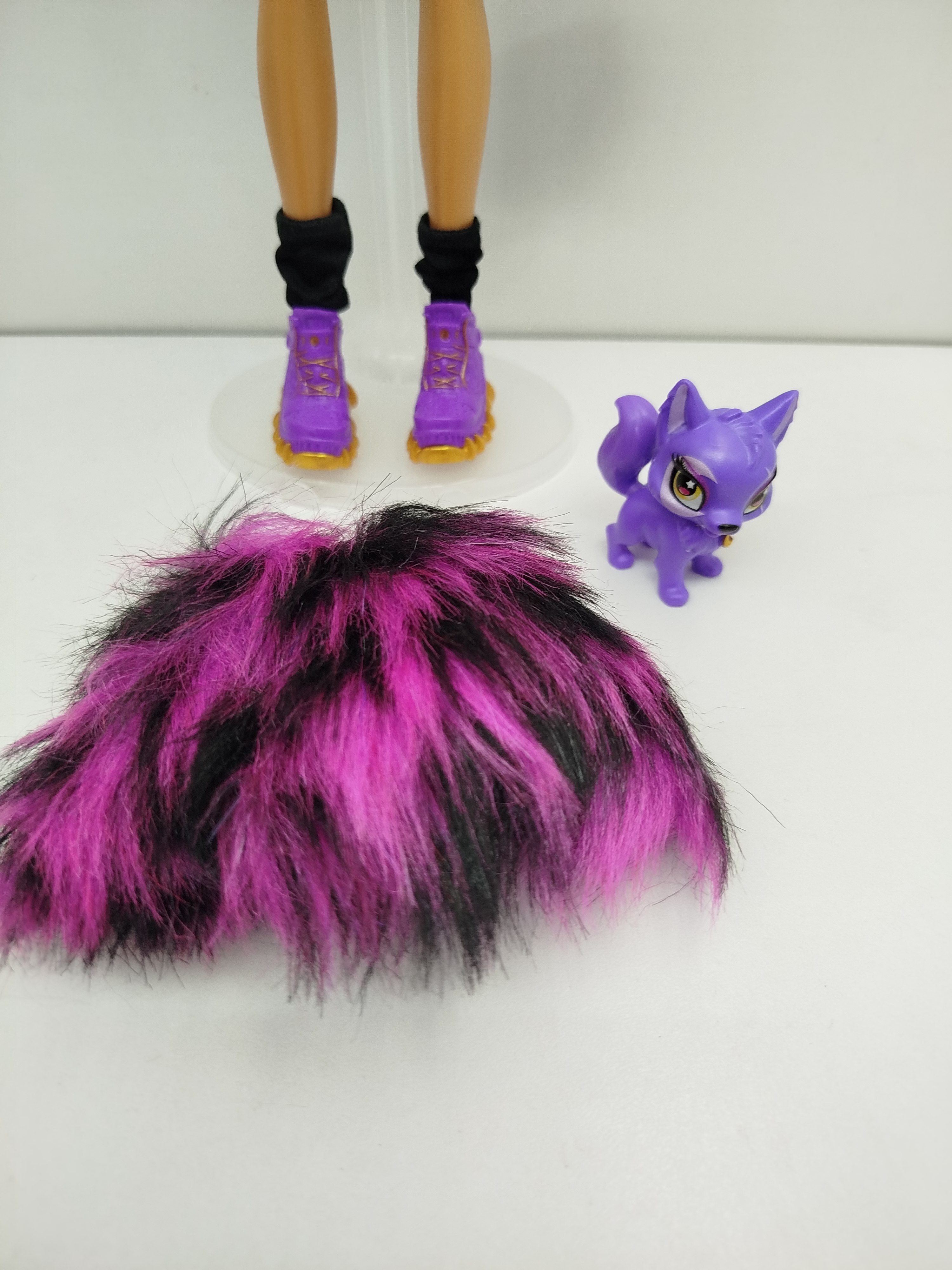  Clawdeen Wolf (Generación 3 / G3) de Monster High, en su versión clásica o de firma de Mattel.