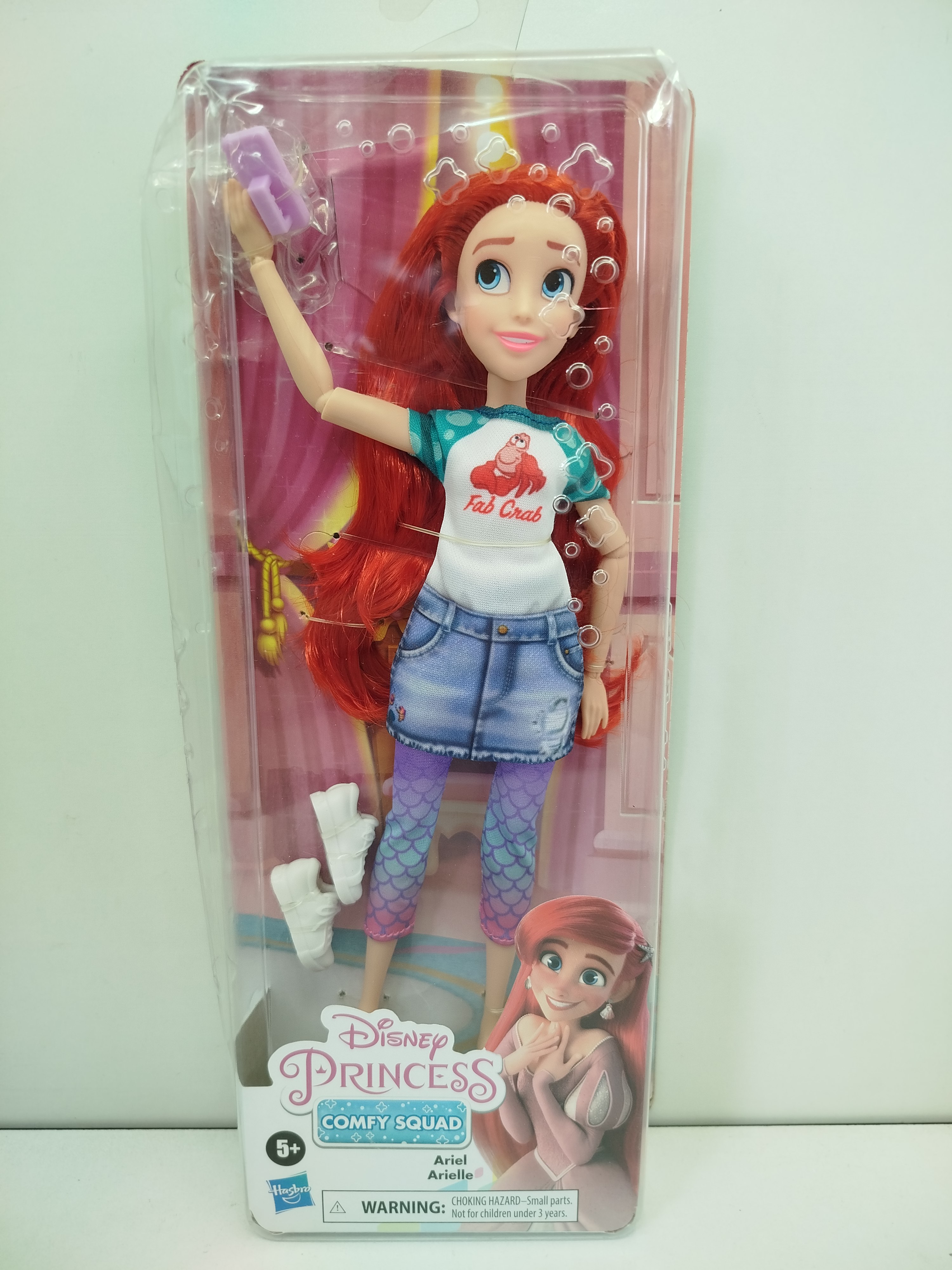 Ariel "Comfy Squad" de la línea Disney Princess de Hasbro, inspirada en la famosa escena de la película Wifi Ralph 