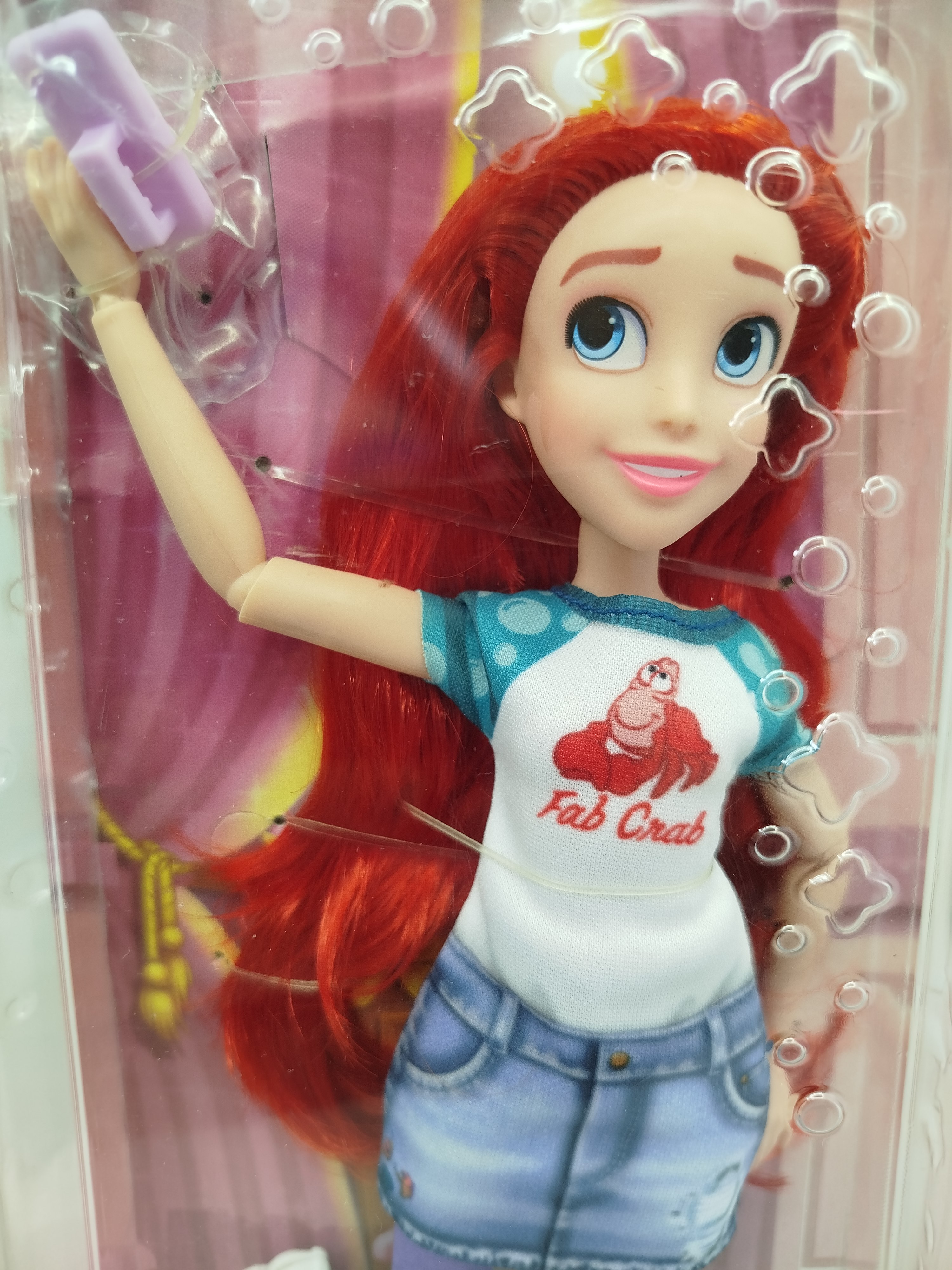 Ariel "Comfy Squad" de la línea Disney Princess de Hasbro, inspirada en la famosa escena de la película Wifi Ralph 