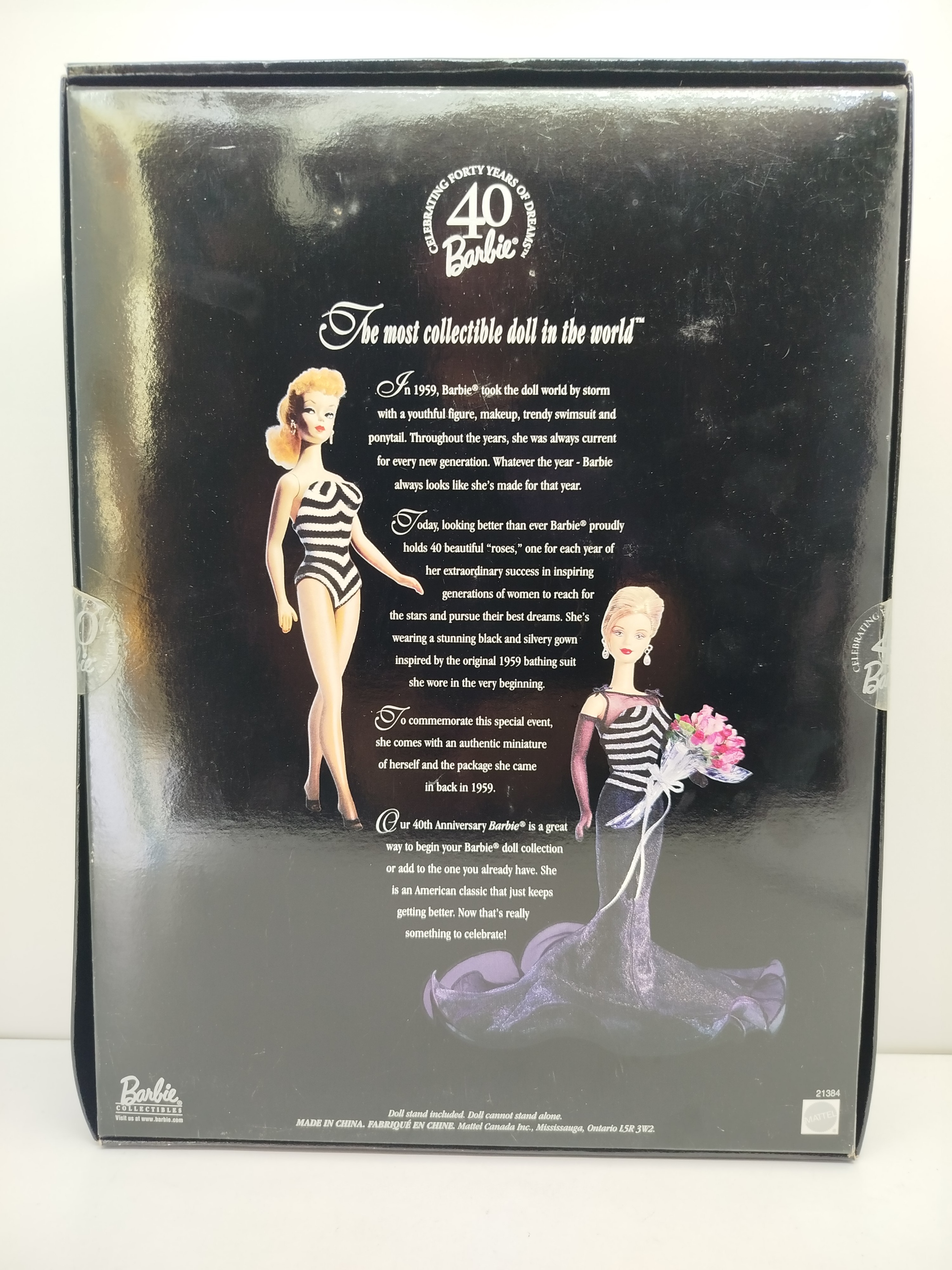 40th Anniversary Barbie (Barbie 40 Aniversario) de Mattel, lanzada originalmente en 1999 como una pieza de la prestigiosa línea Collector Edition.