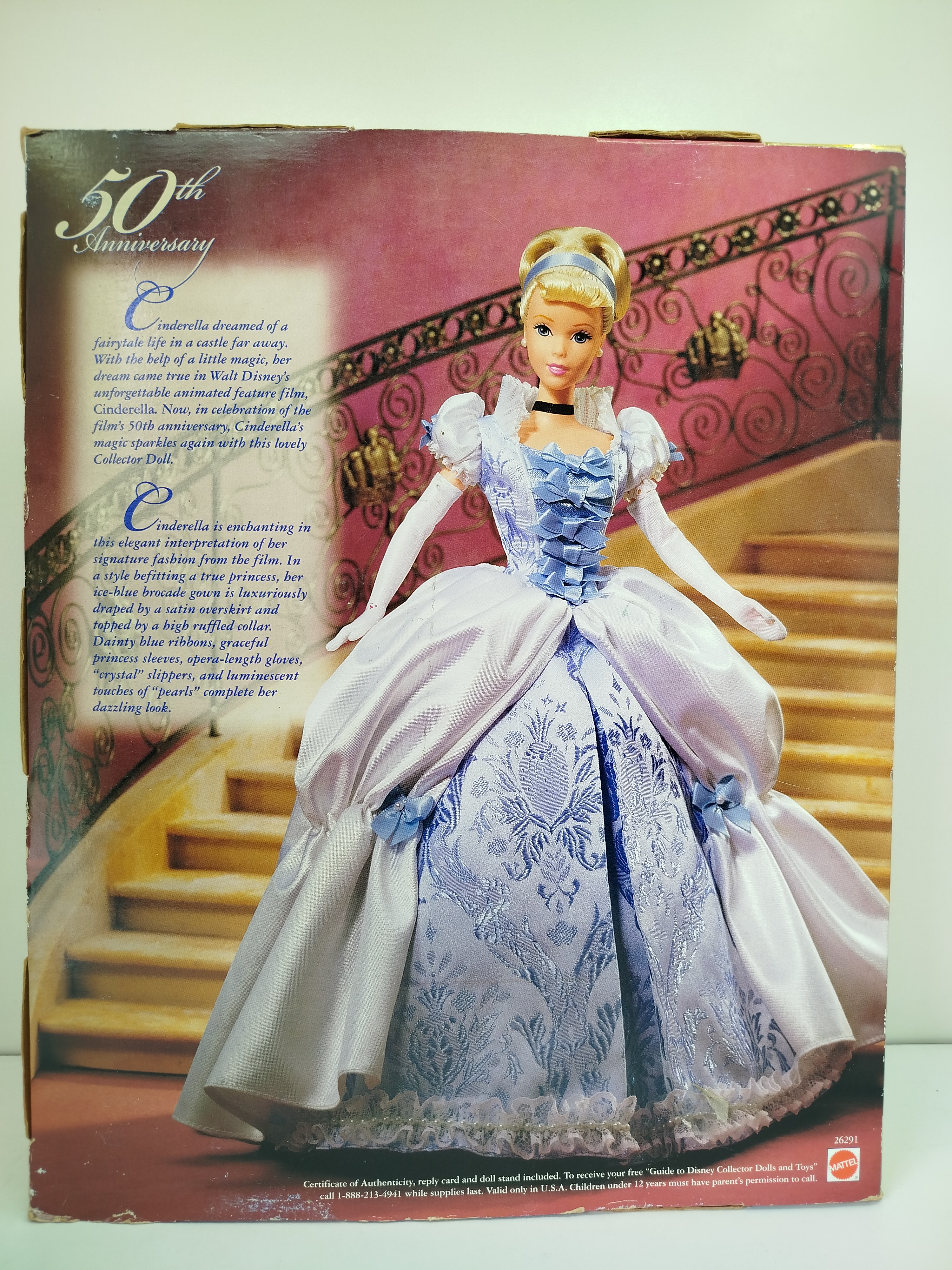  Walt Disney Cinderella 50th Anniversary Collector Doll,  1999 (Caja  en mal estado en la parte inferior)