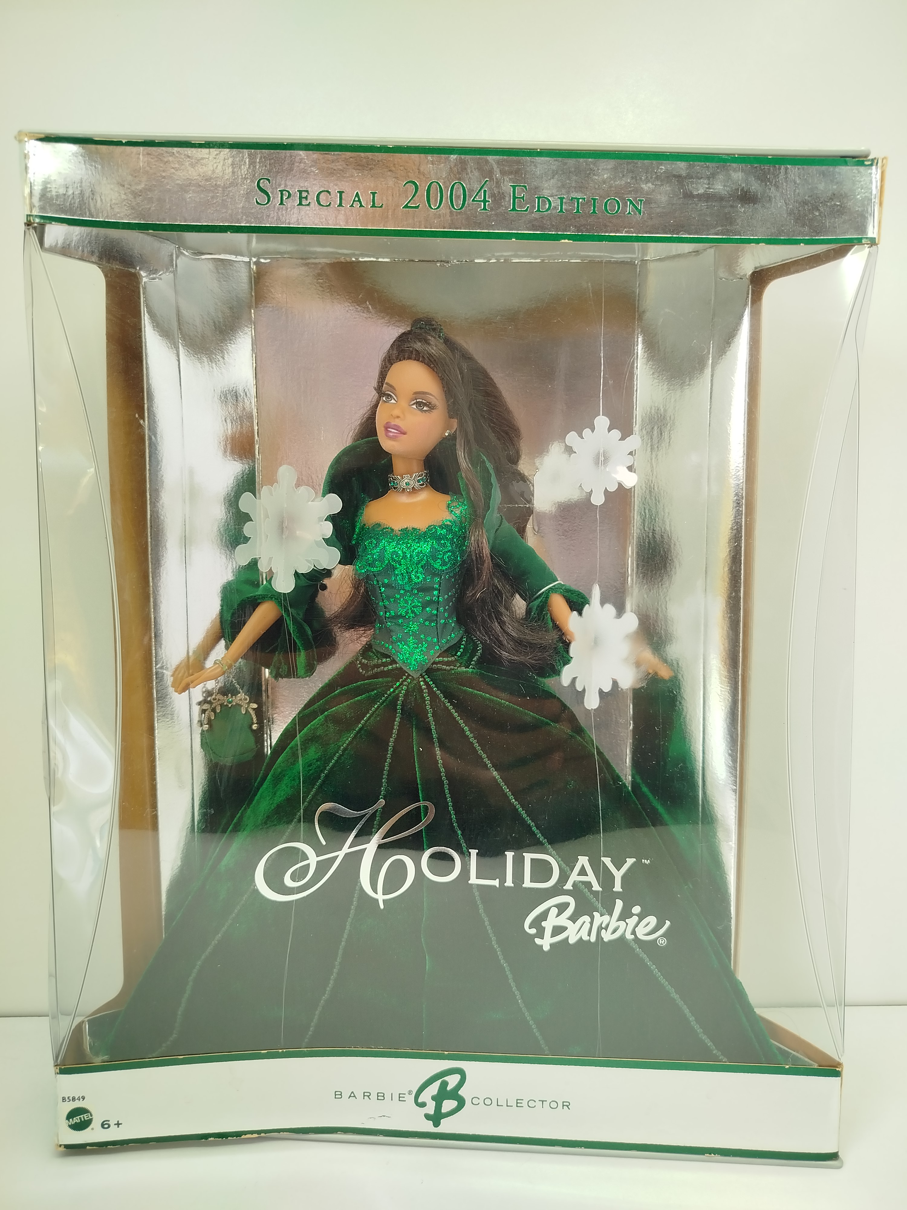  Mattel Holiday Barbie 2004 Afroamericana (Edición Especial / Modelo B5849), una de las entregas más recordadas de la emblemática línea navideña anual.