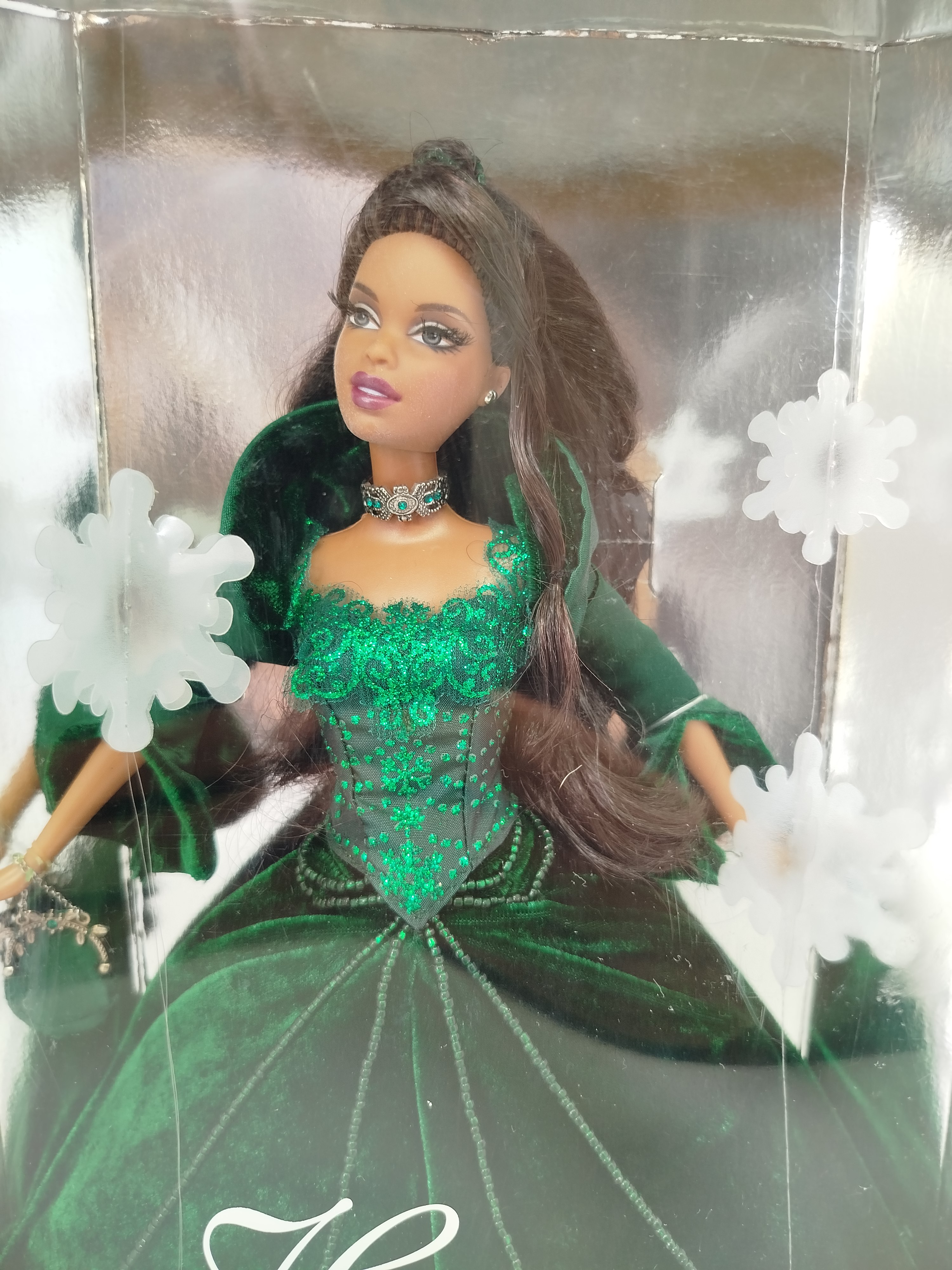  Mattel Holiday Barbie 2004 Afroamericana (Edición Especial / Modelo B5849), una de las entregas más recordadas de la emblemática línea navideña anual.