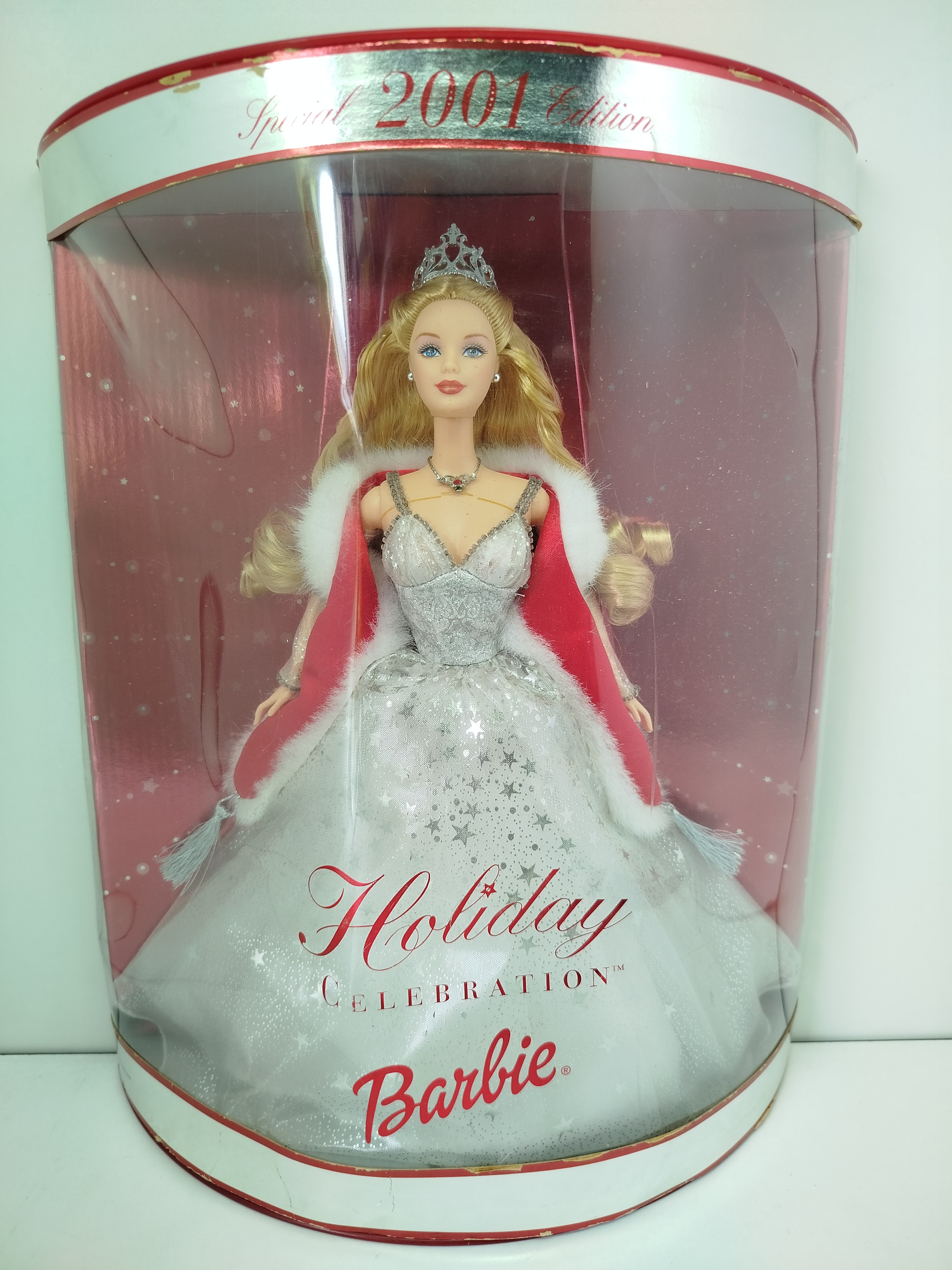 Mattel Holiday Celebration Barbie 2001 (Edición Especial / Modelo 50304), la segunda entrega oficial de la serie Holiday Celebration.