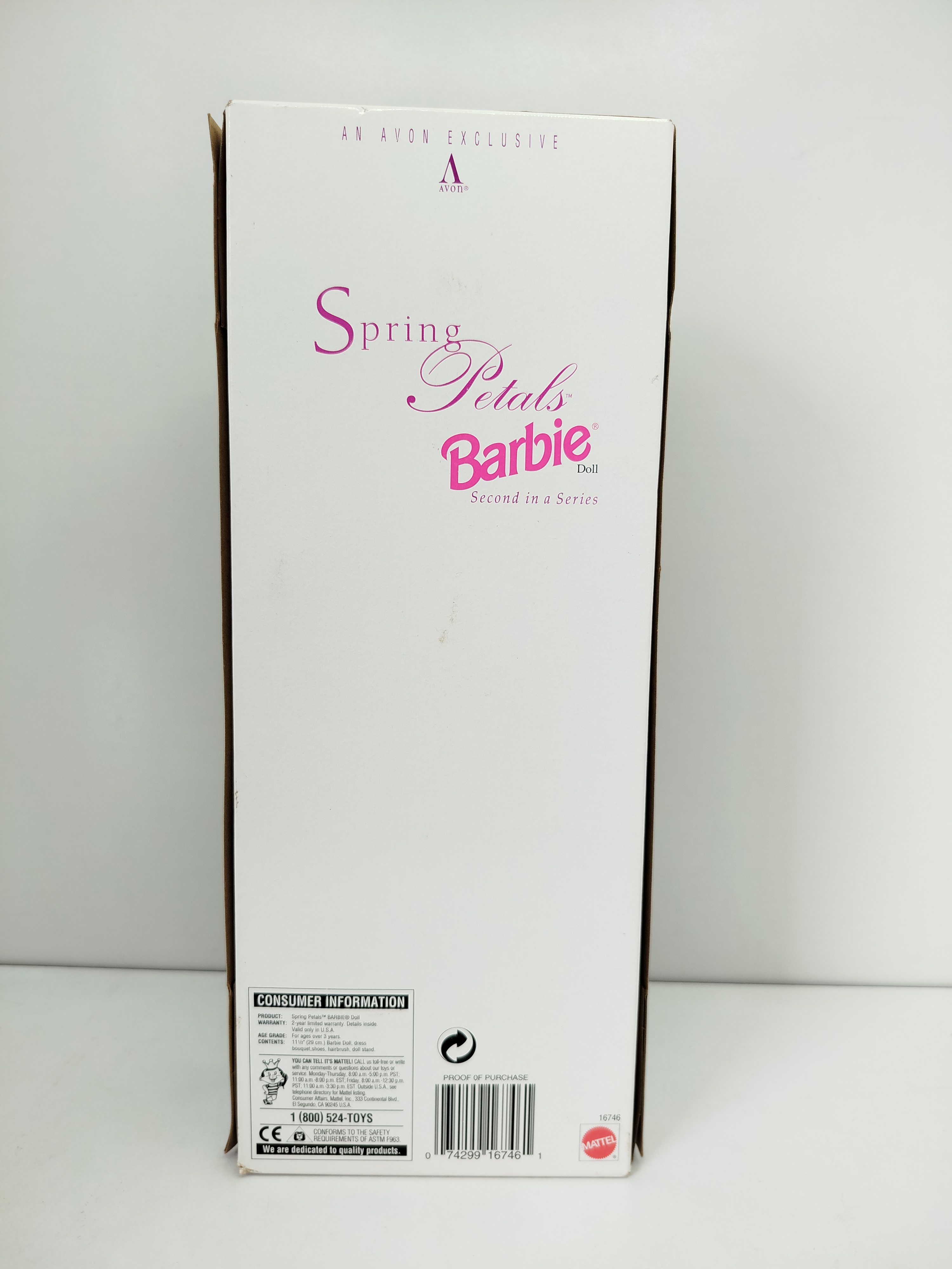  Mattel Spring Petals Barbie Blonde (Edición Especial de Avon / Modelo 16746), lanzada originalmente en 1996 como la segunda entrega de la serie temática de primavera de Avon.