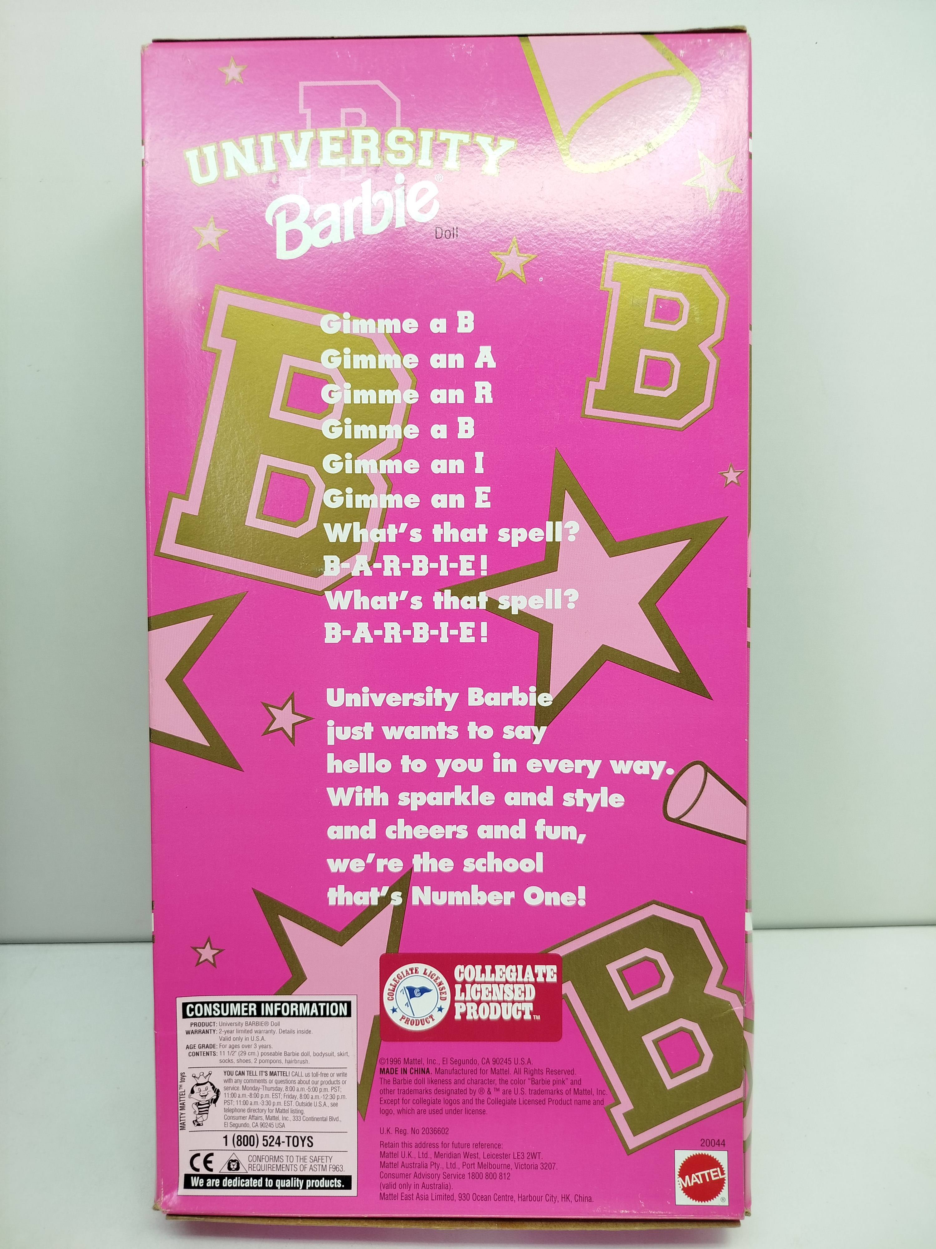  Barbie Indiana University Cheerleader (Modelo 20044), una edición especial lanzada por Mattel en 1996 como parte de su popular colección universitaria de animadoras (University Barbie).