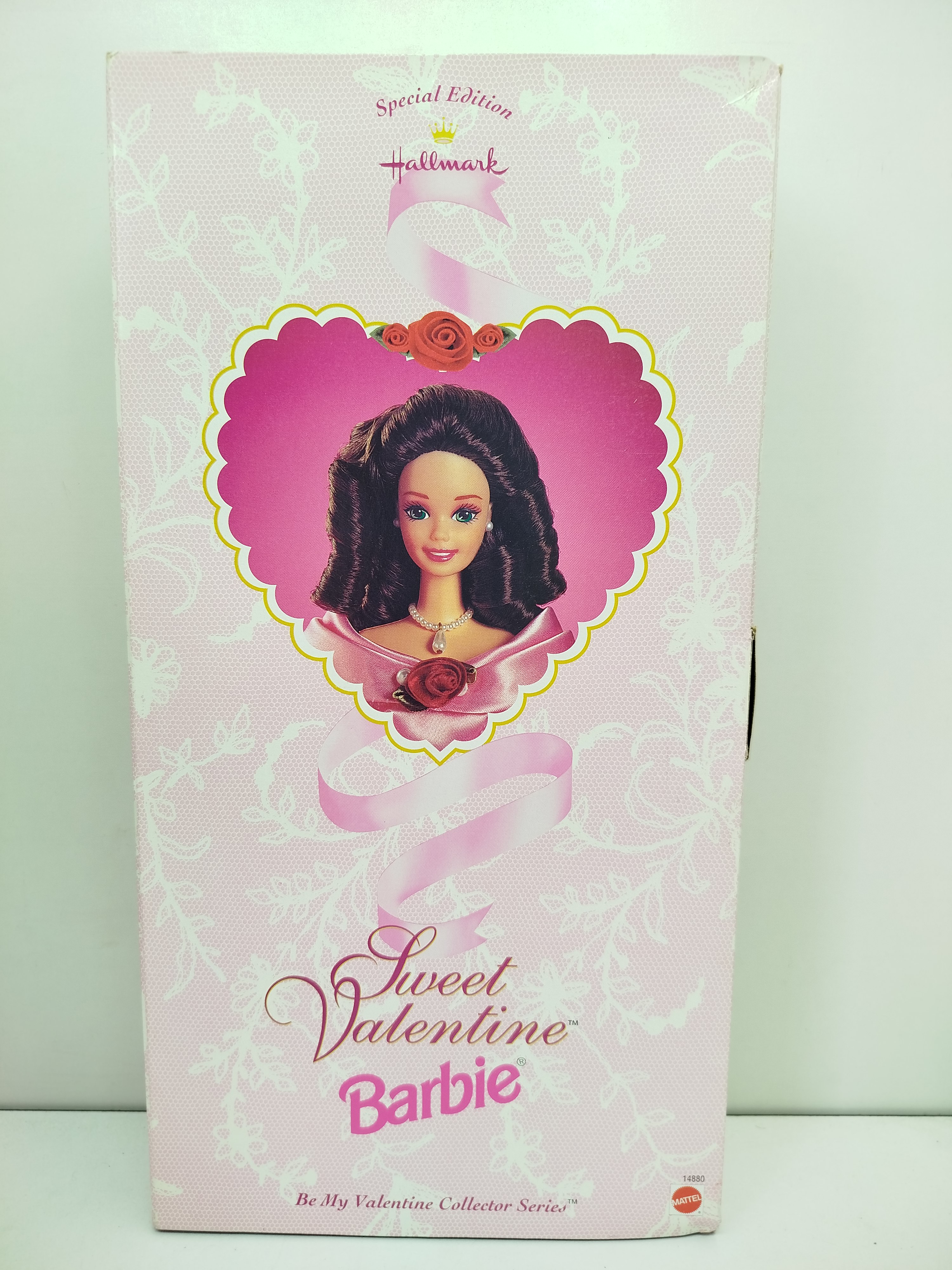 Barbie Sweet Valentine Special Edition Hallmark (Modelo 14880), lanzada por Mattel en 1995 como la primera entrega de la serie de coleccionistas "Be My Valentine"