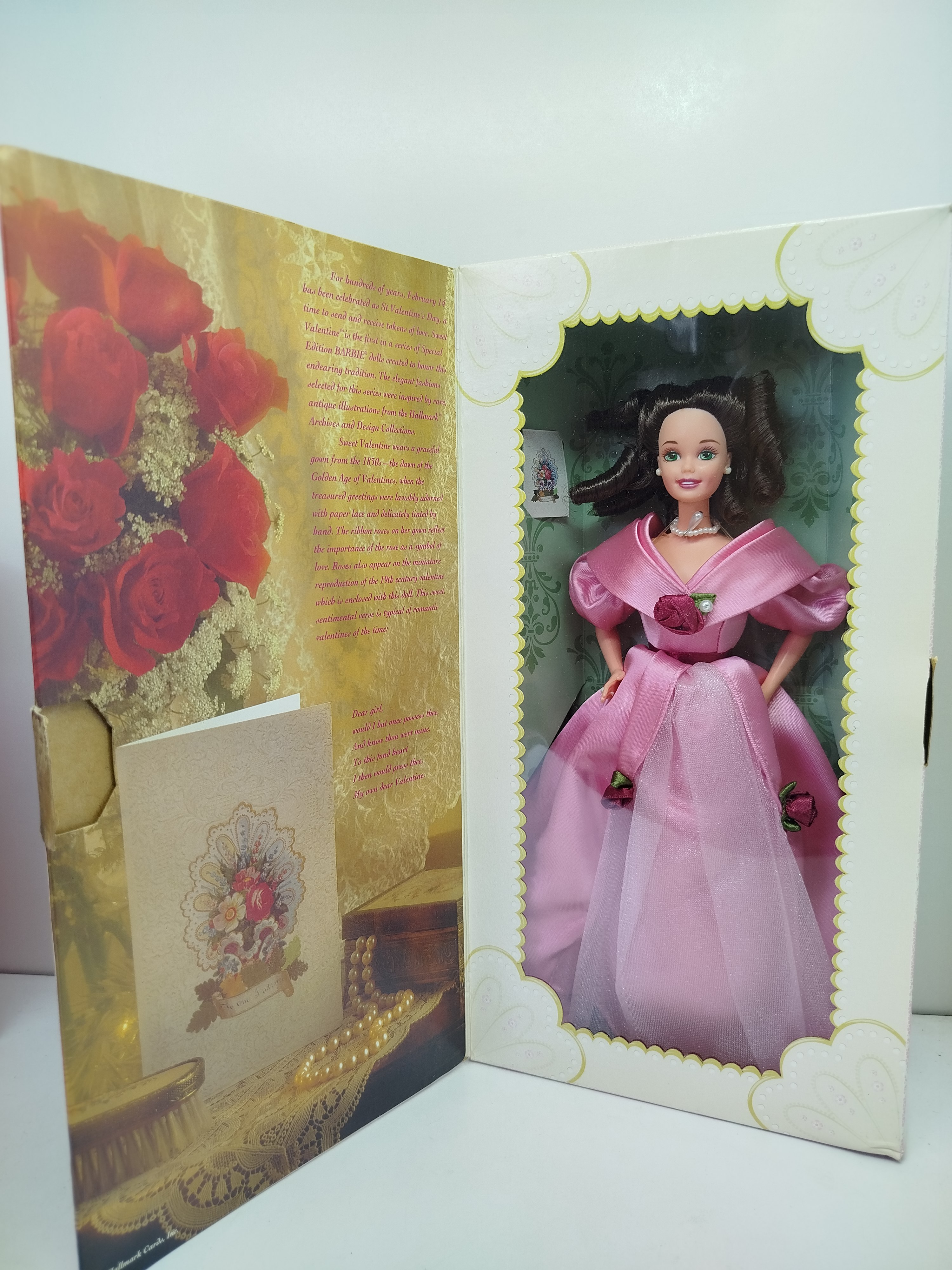 Barbie Sweet Valentine Special Edition Hallmark (Modelo 14880), lanzada por Mattel en 1995 como la primera entrega de la serie de coleccionistas "Be My Valentine"