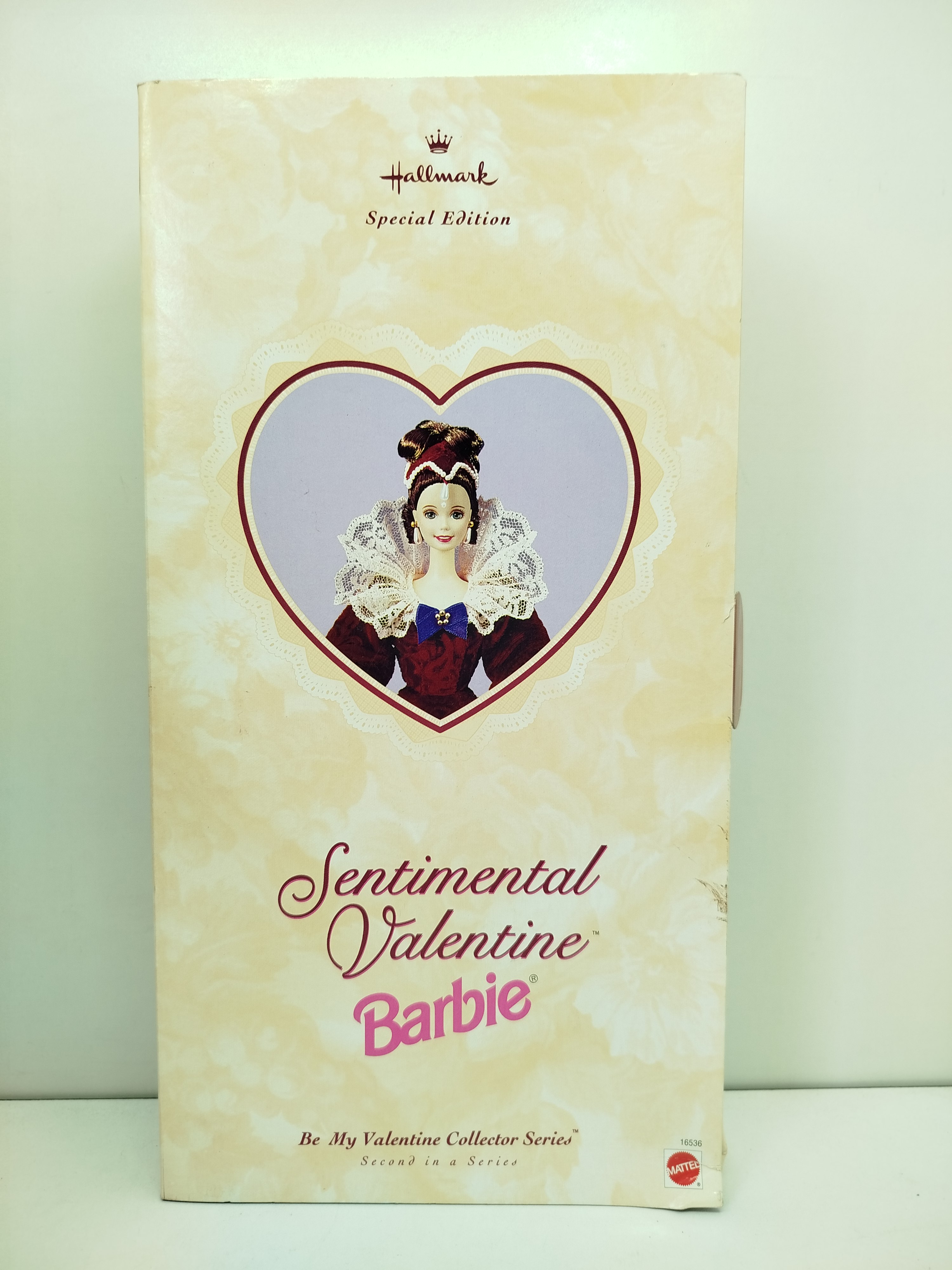 Barbie Sentimental Valentine Special Edition Hallmark (Modelo 16536), lanzada por Mattel en 1996 como la segunda entrega de la serie de colección "Be My Valentine".