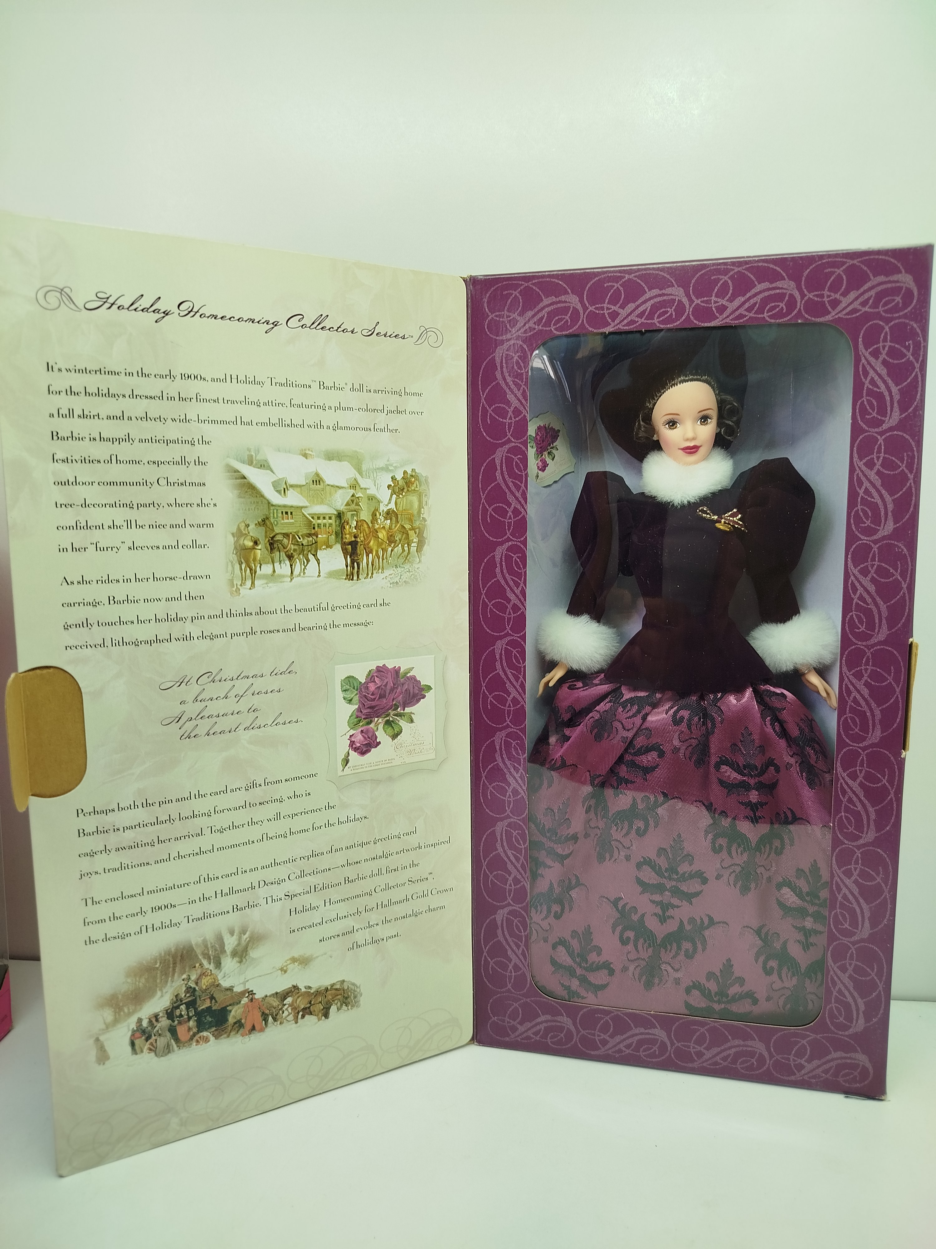Barbie Holiday Traditions Special Edition Hallmark (Modelo 17094), lanzada al mercado por Mattel en 1996 como la primera entrega de la nostálgica colección "Holiday Homecoming Collector Series".