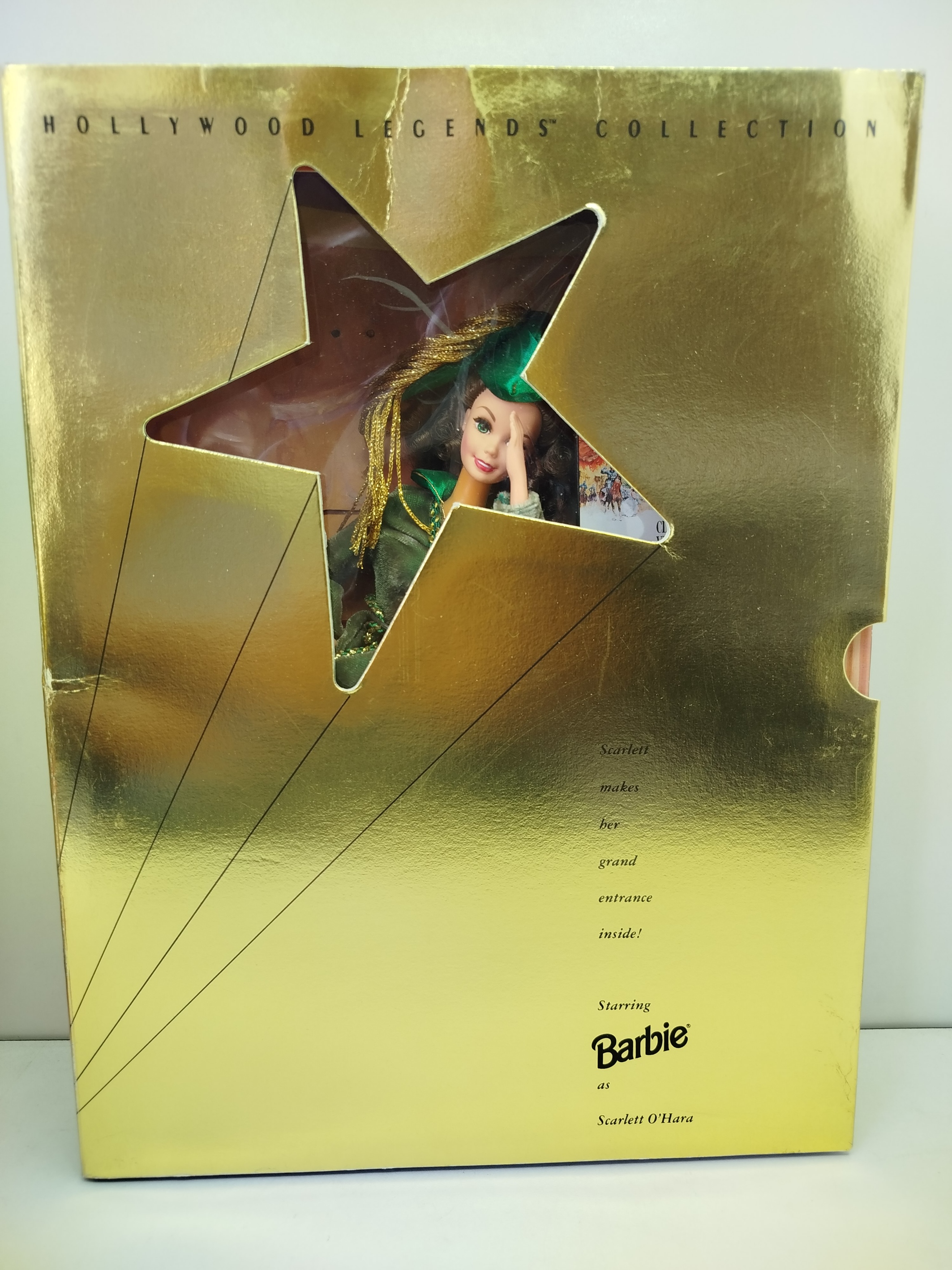Barbie as Scarlett O'Hara - Hollywood Legends Collection (Modelo 12045), lanzada por Mattel en 1994 para rendir homenaje a la icónica película "Lo que el viento se llevó" 