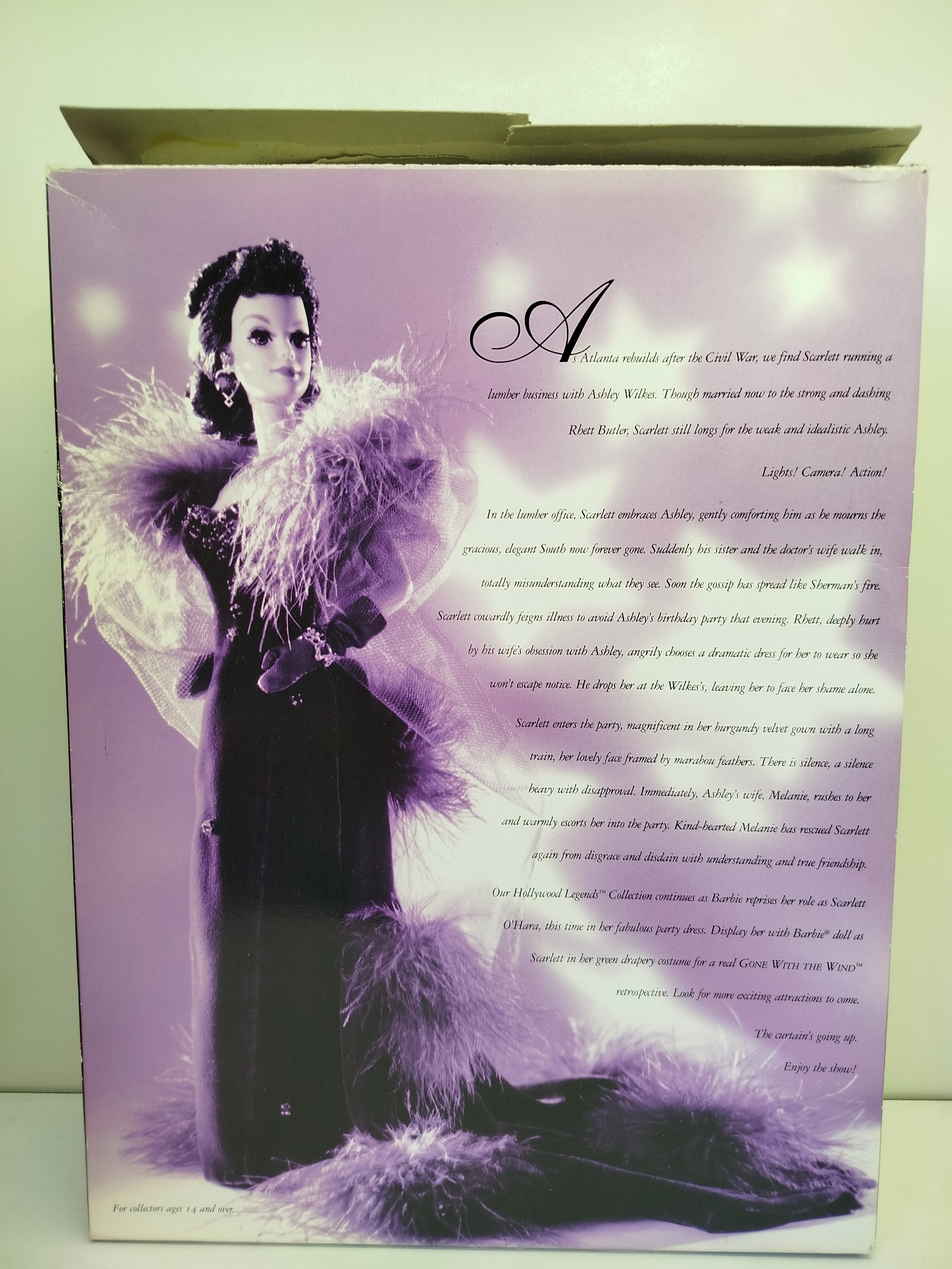 Barbie as Scarlett O'Hara - Hollywood Legends Collection (Modelo 12045), lanzada por Mattel en 1994 para rendir homenaje a la icónica película "Lo que el viento se llevó" 