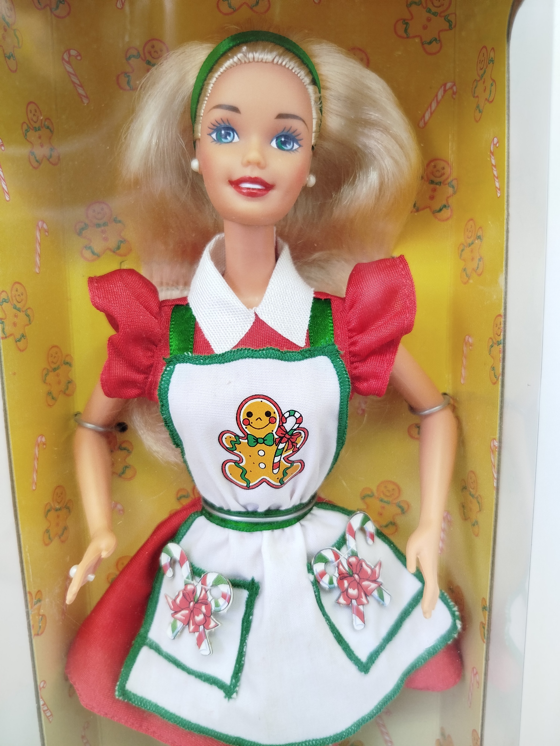 Holiday Treats Barbie - Special Edition (Modelo 17236), lanzada por Mattel en 1997 como una edición especial con temática navideña y de repostería.