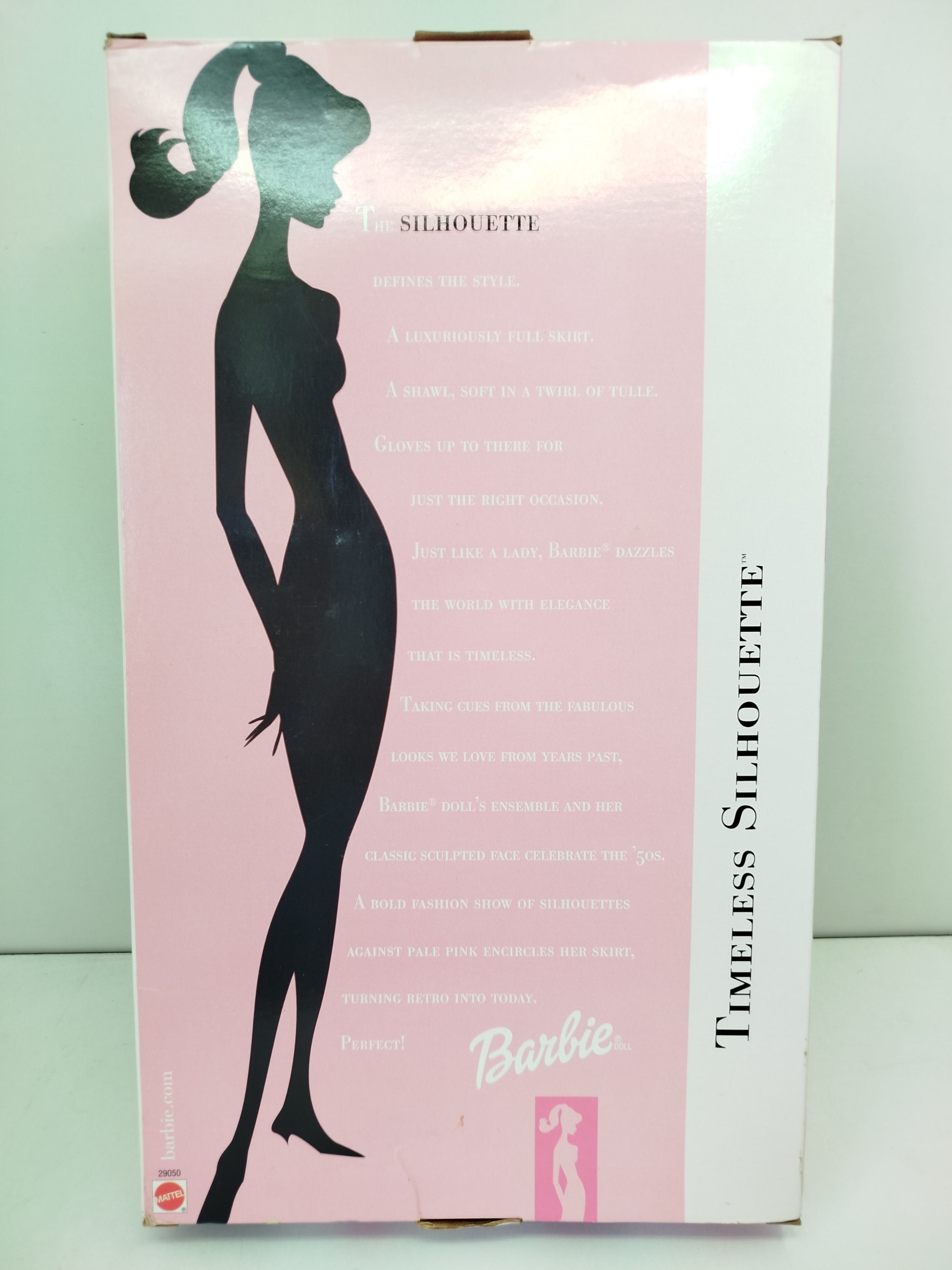 Barbie Timeless Silhouette - Collector Edition (Modelo 29050), lanzada por Mattel en el año 2000 como un elegante homenaje a las siluetas clásicas e históricas de los vestidos de la marca