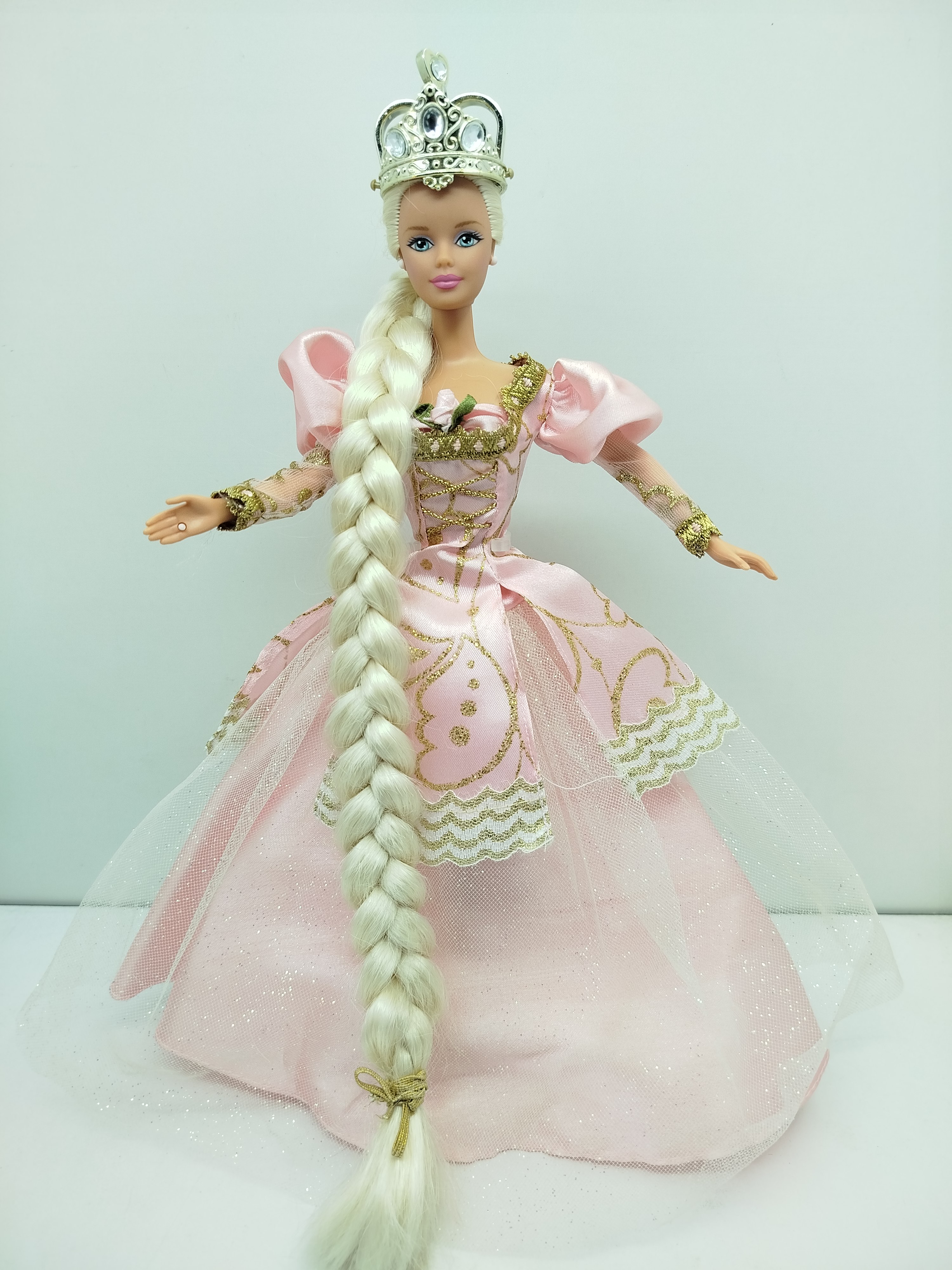  Barbie as Rapunzel de Mattel, lanzada originalmente en el año 1997 como parte de la colección Children's Collector Series
