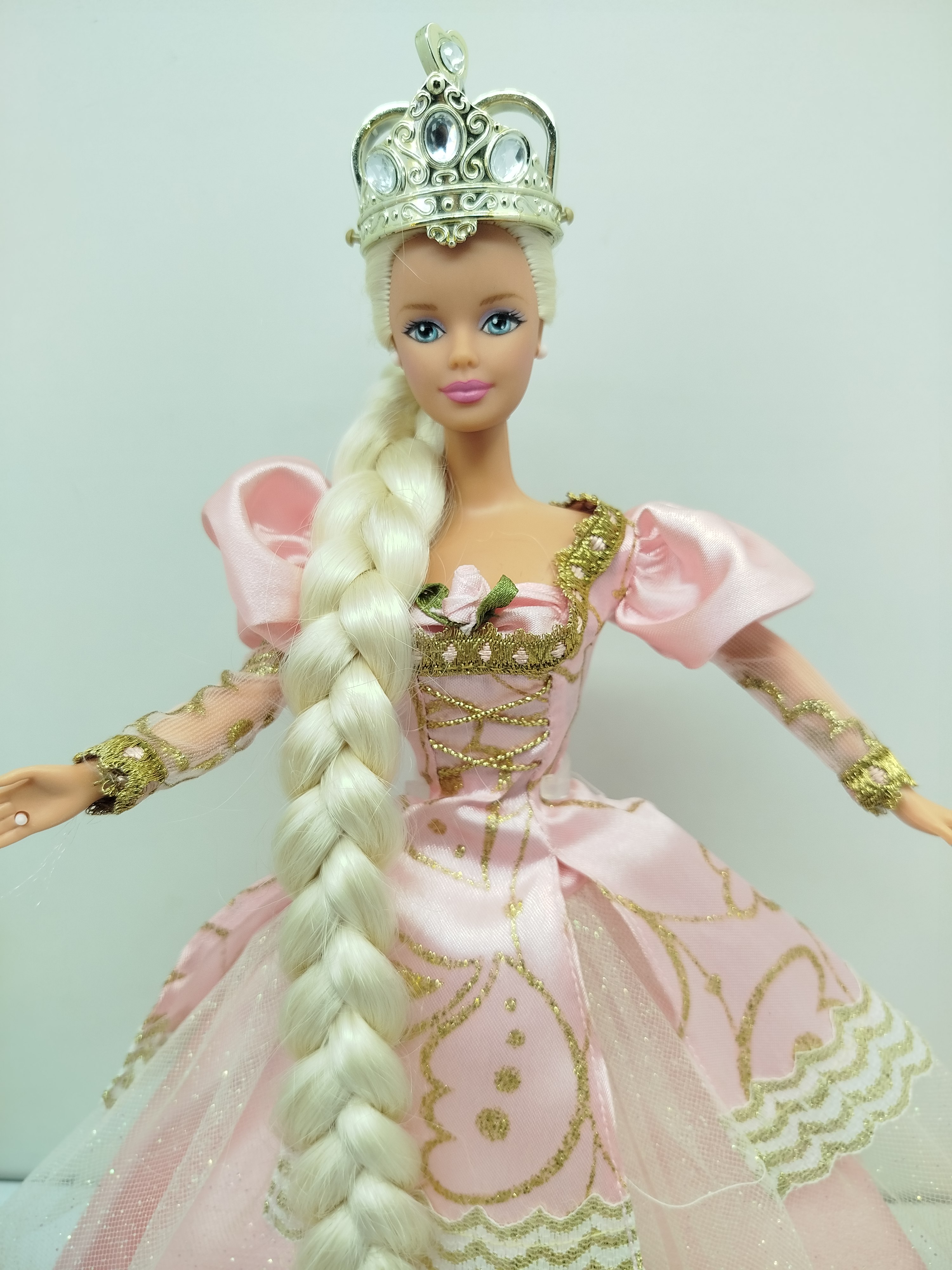  Barbie as Rapunzel de Mattel, lanzada originalmente en el año 1997 como parte de la colección Children's Collector Series