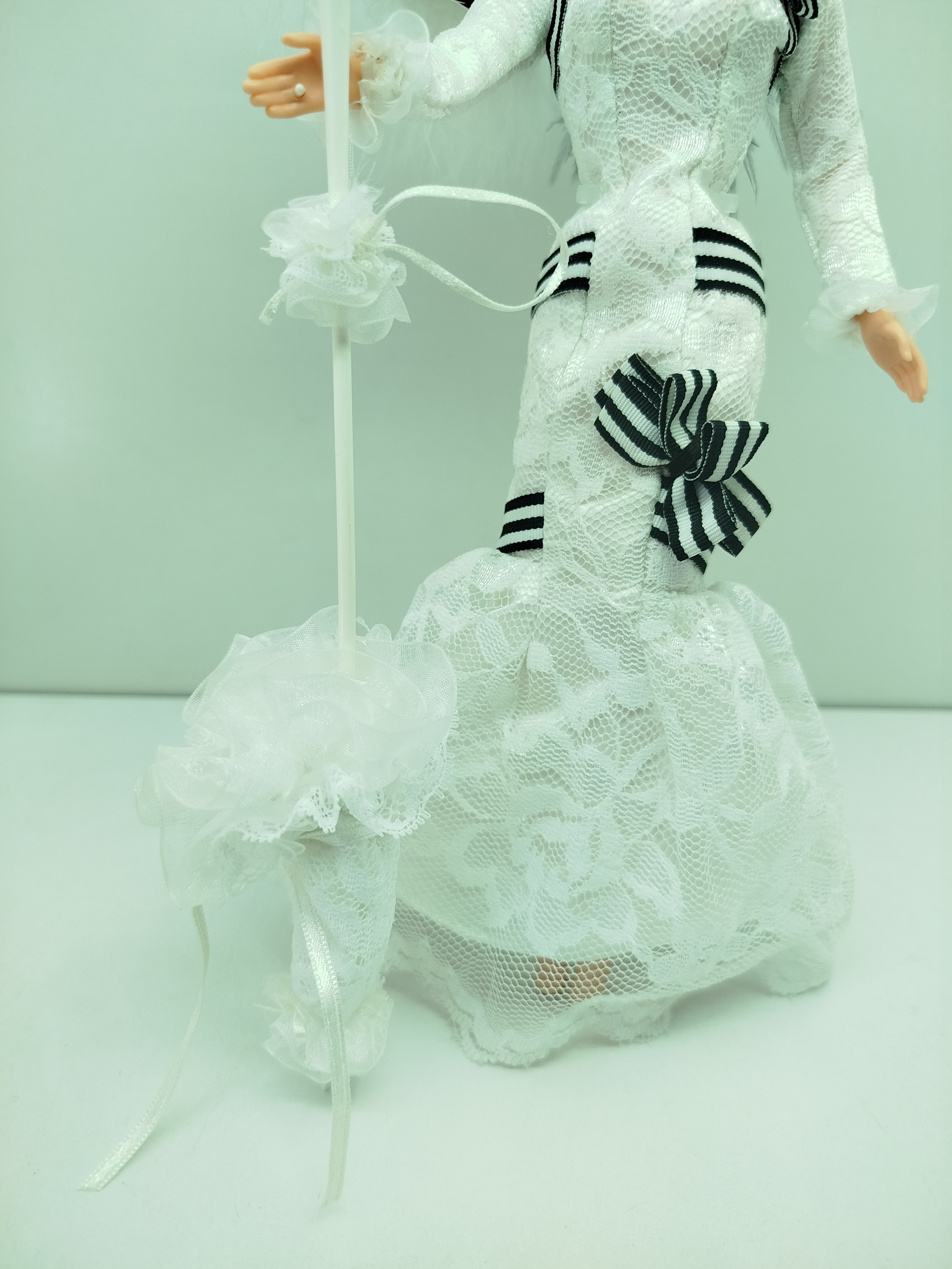  Barbie as Eliza Doolittle in My Fair Lady, lanzada por Mattel en 1995 como parte de su aclamada colección Hollywood Legends Collection