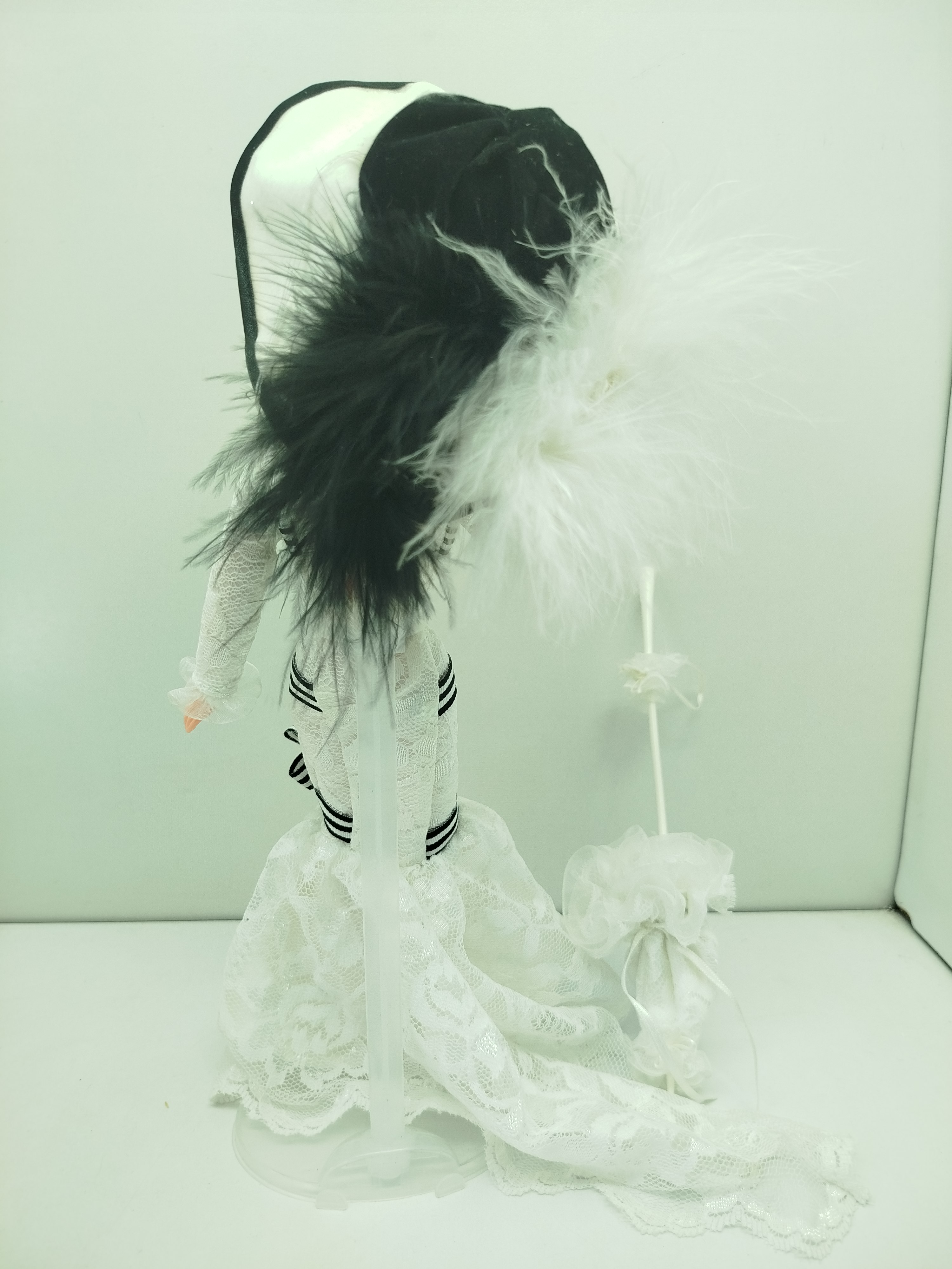  Barbie as Eliza Doolittle in My Fair Lady, lanzada por Mattel en 1995 como parte de su aclamada colección Hollywood Legends Collection