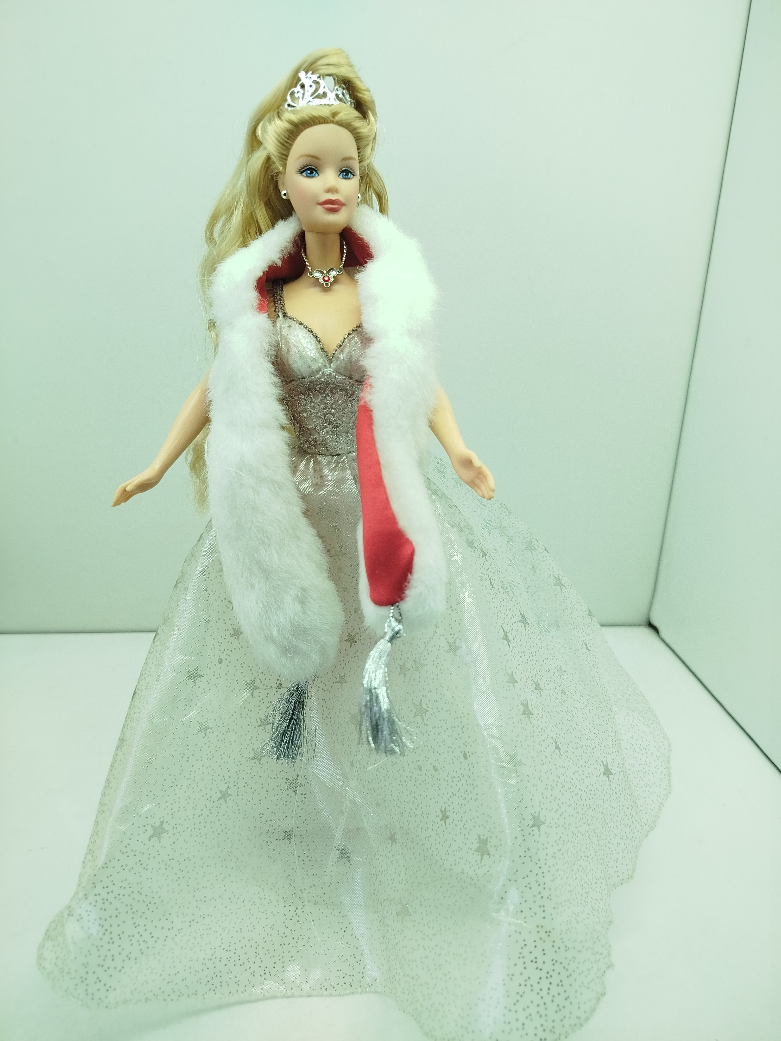  Barbie Holiday Celebration de Mattel, lanzada como Edición Especial para la Navidad del año 2001