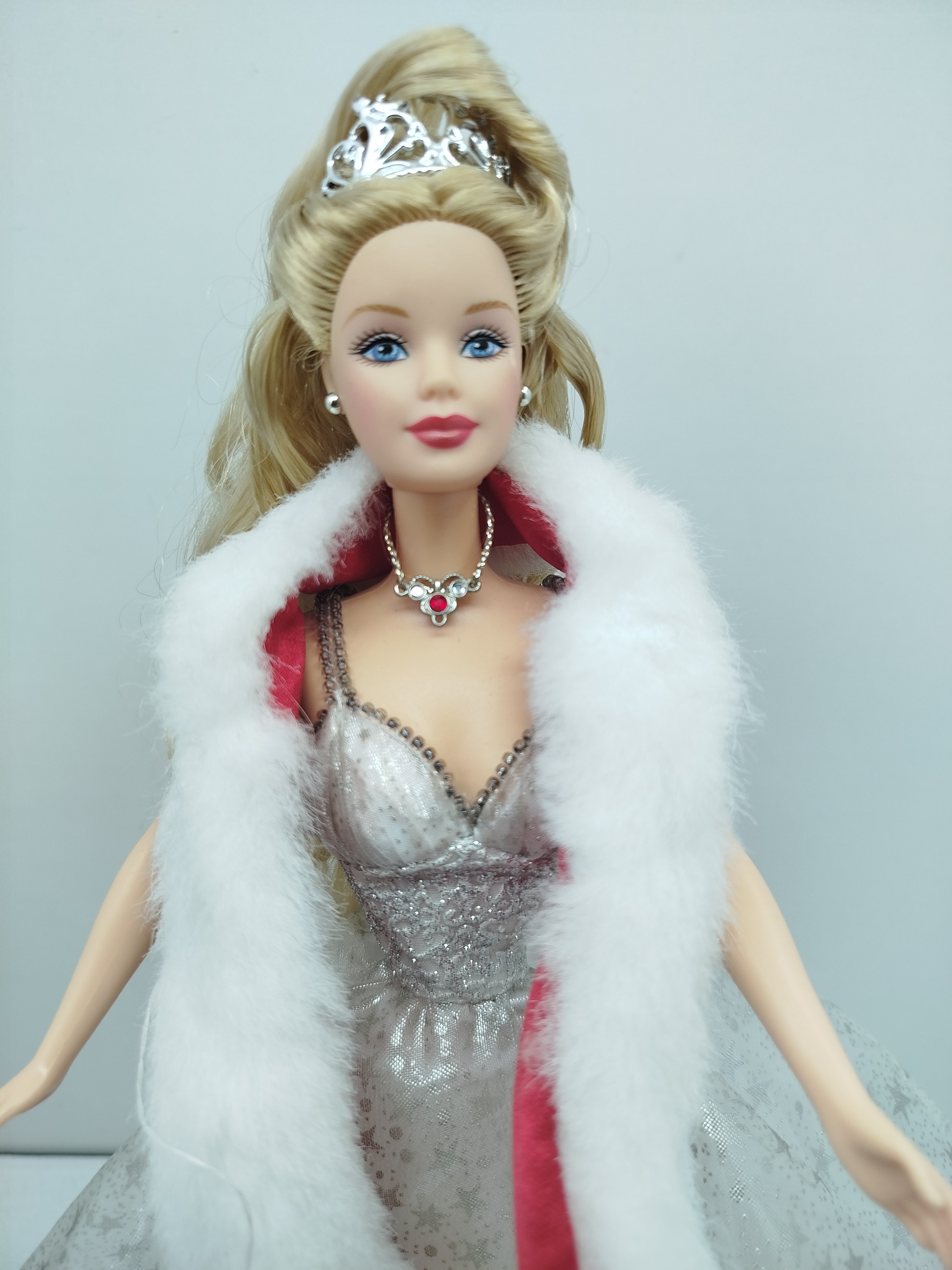  Barbie Holiday Celebration de Mattel, lanzada como Edición Especial para la Navidad del año 2001