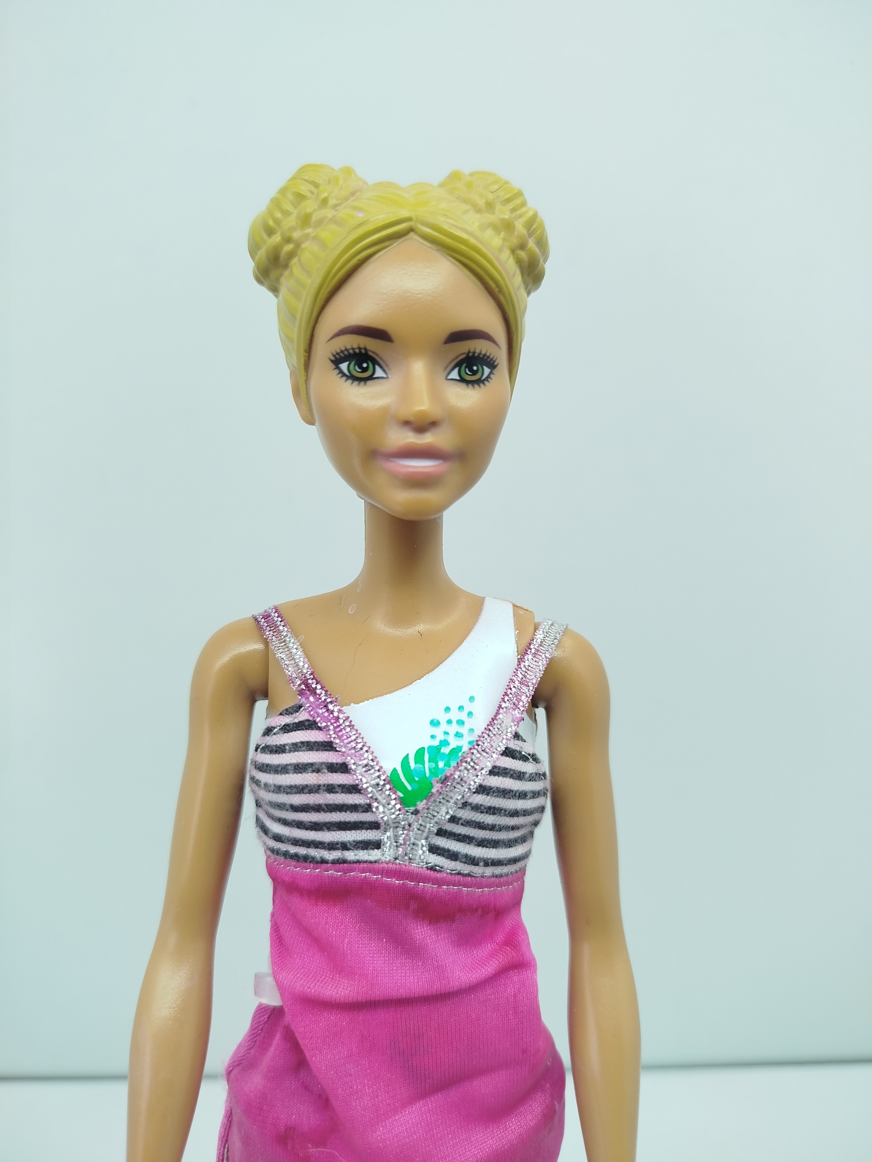 Barbie Fashionistas "Sporty" / "Fab Life", lanzada por Mattel en 2009
