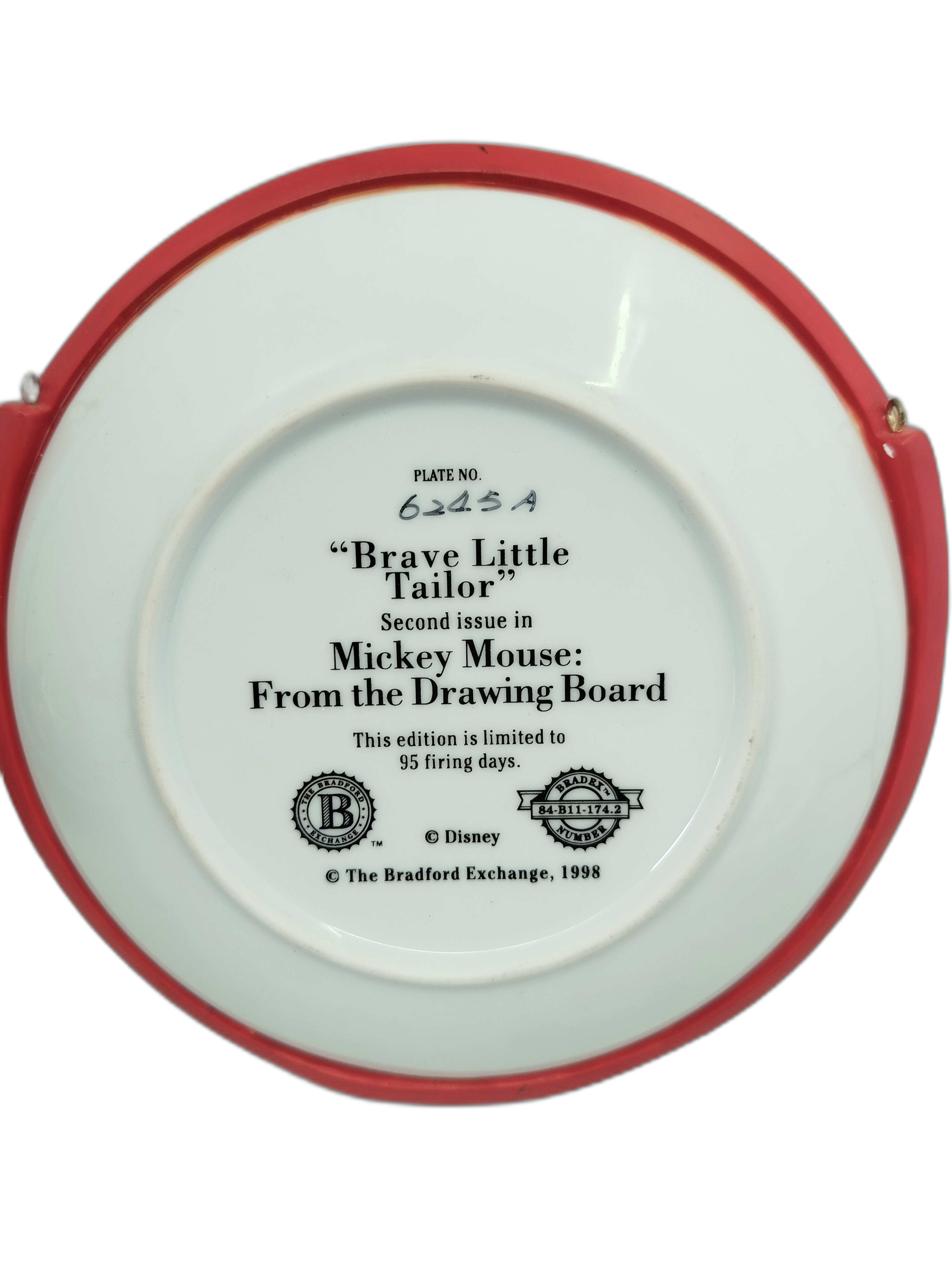 plato decorativo tridimensional de The Bradford Exchange, titulado "Brave Little Tailor" (El sastrecillo valiente)