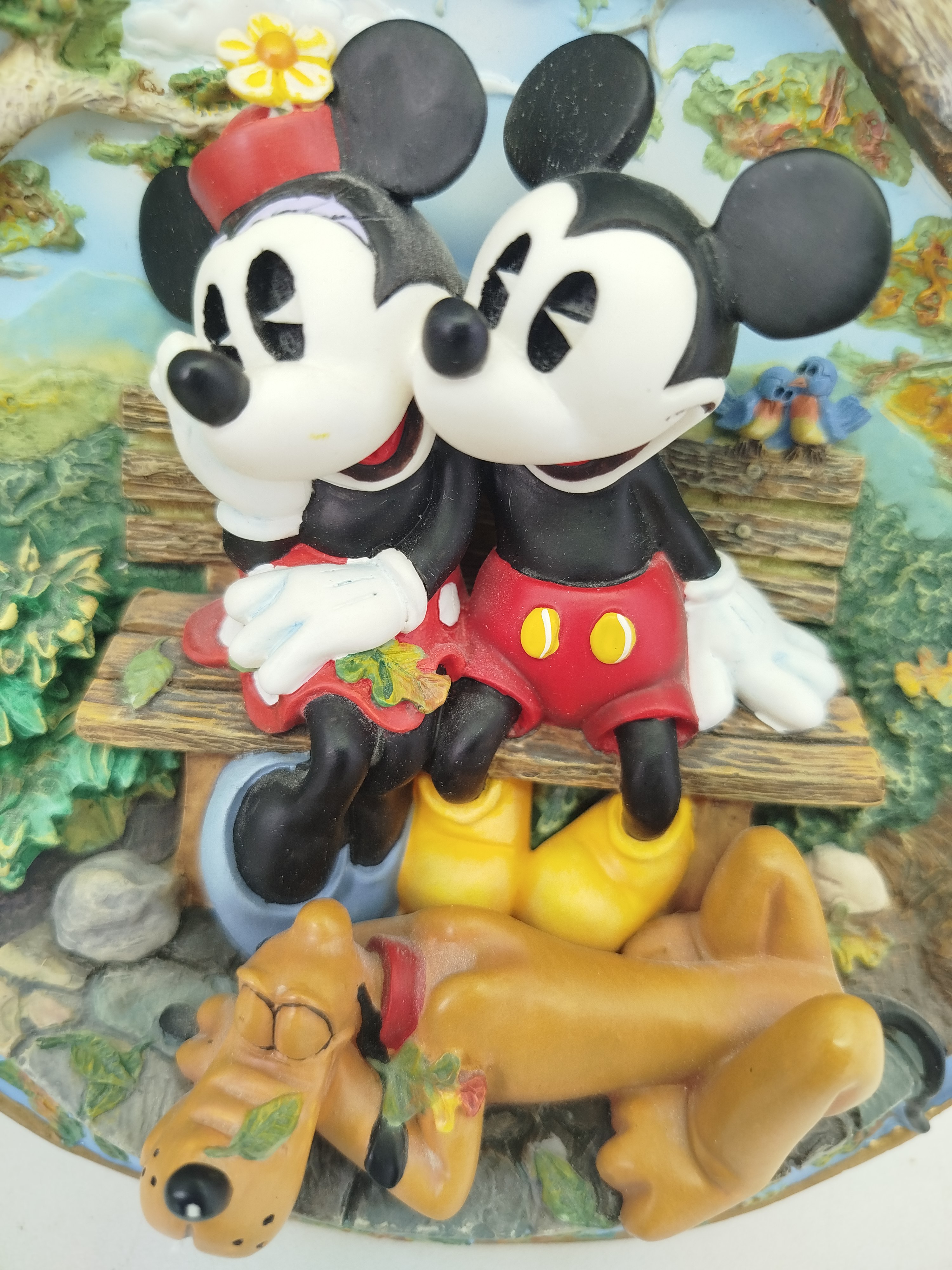 Plato decorativo de 1998 de Bradford Exchange: Disney Mickey Mouse  "Friendship Makes You Warm All Over"