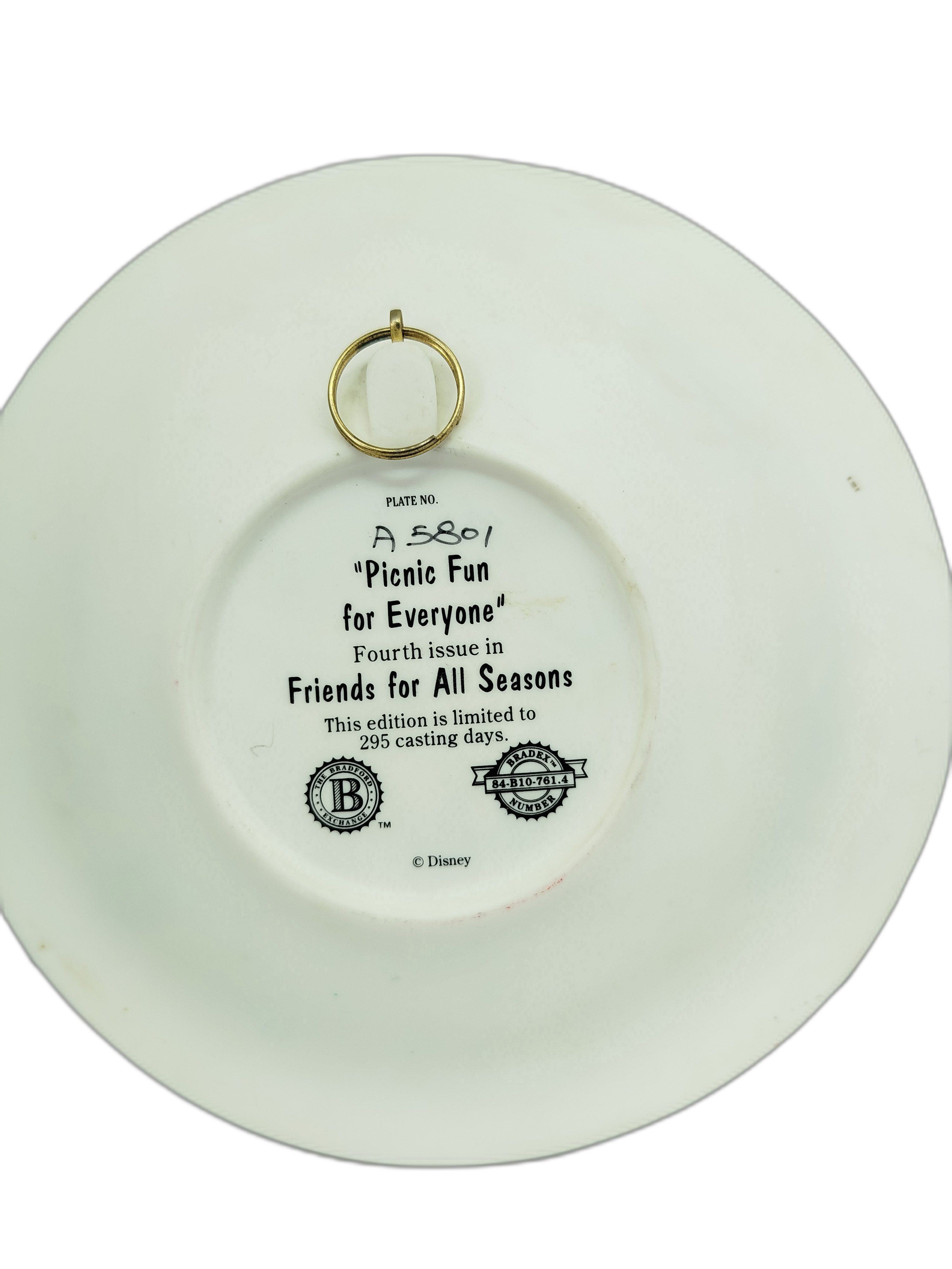 Plato decorativo de 1998 de Bradford Exchange: Disney Mickey Mouse  "Picnic Fun for Everyone"