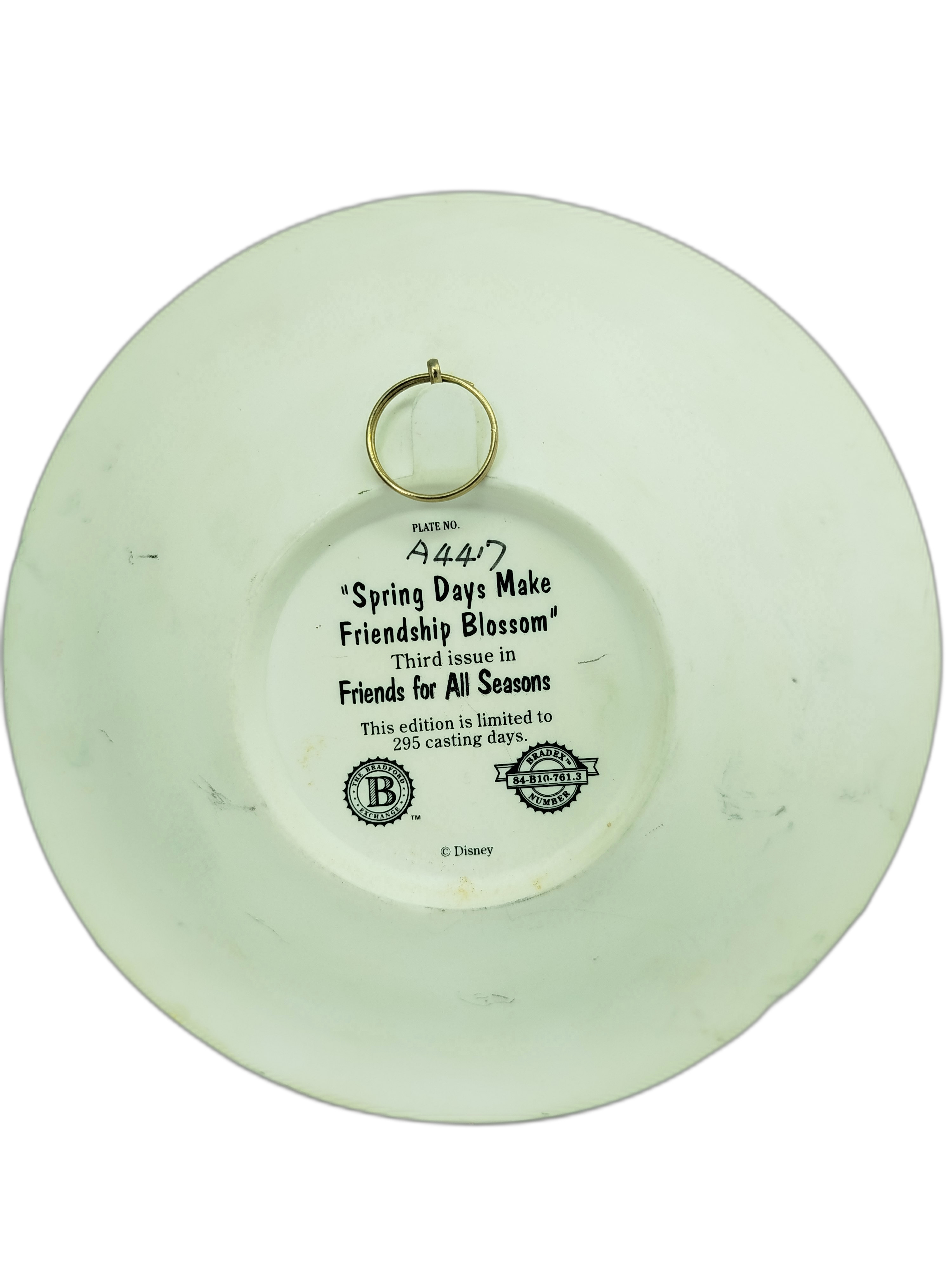 Plato decorativo de 1998 de Bradford Exchange: Disney Mickey Mouse   "Spring Days Make Friendship Blossom"