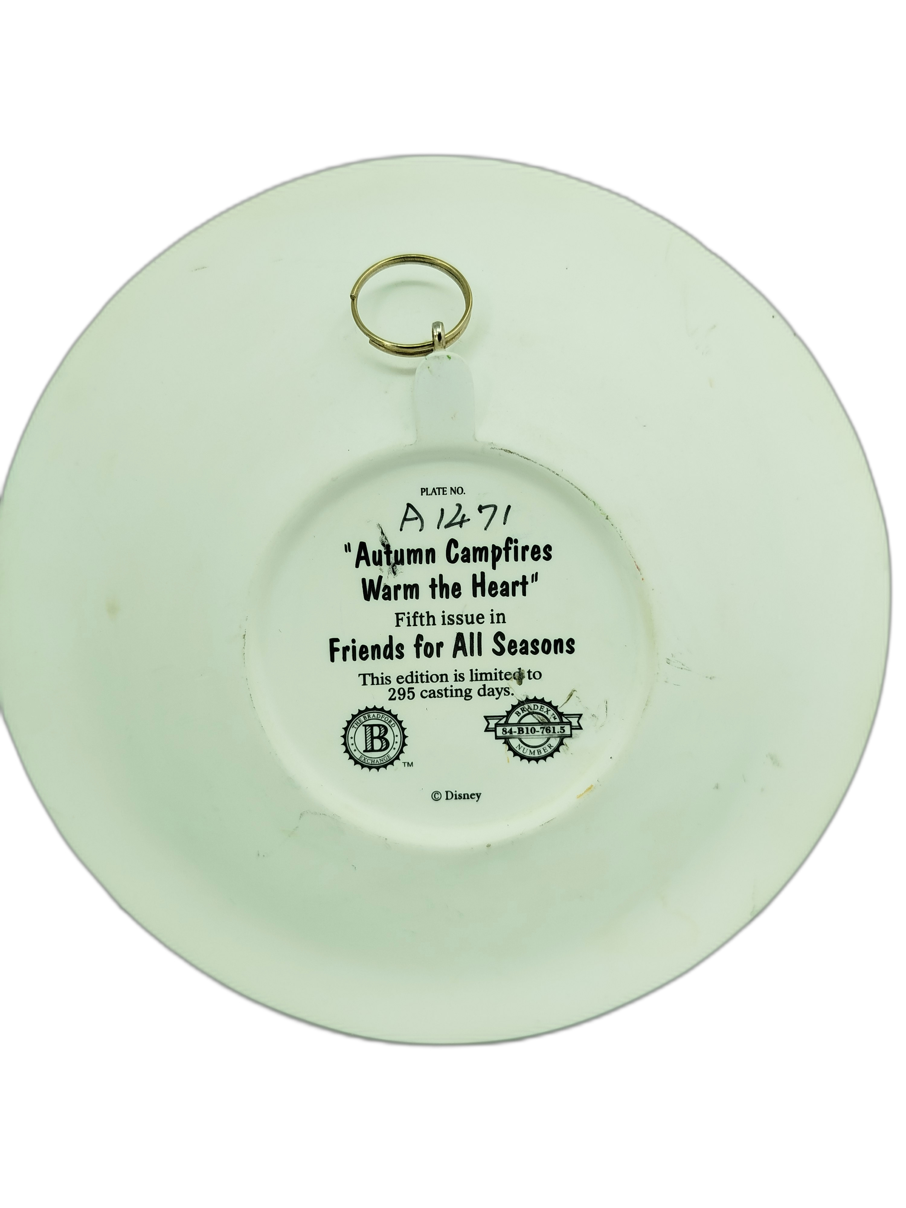 Plato decorativo de 1998 de Bradford Exchange: Disney Mickey Mouse   "Autumn Campfires Warm the Heart"