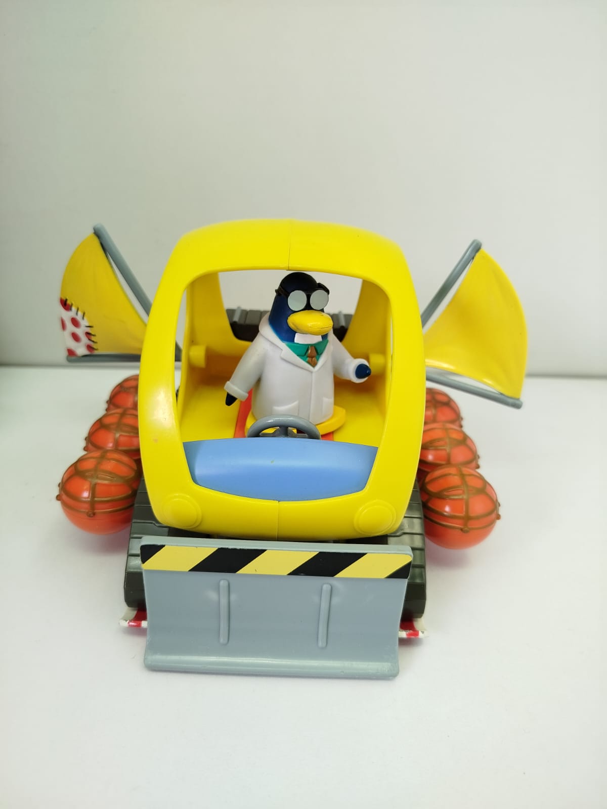 CLUB PENGUIN  - Disney Snow Trekker With Gary 