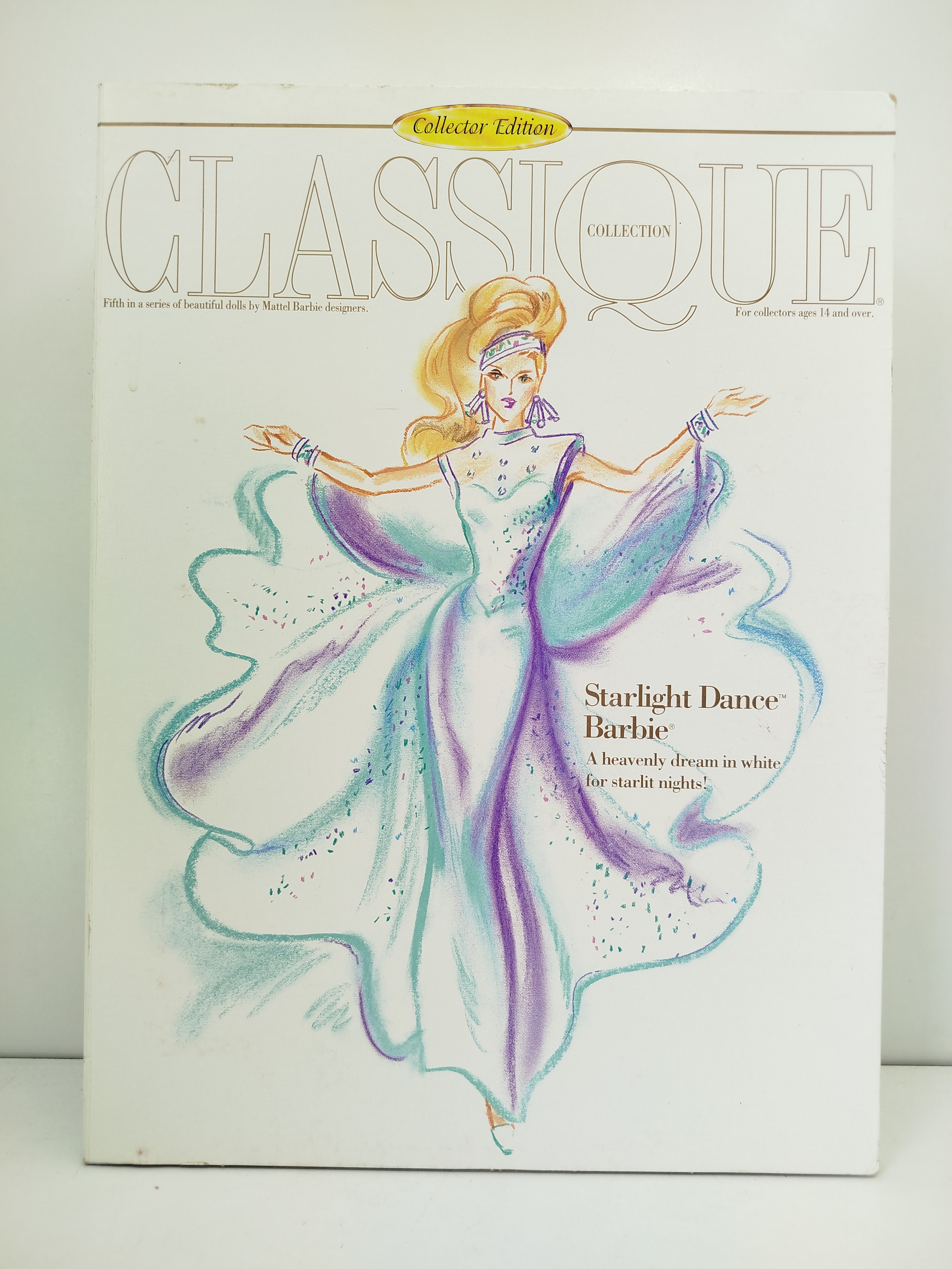 Starlight Dance Barbie, lanzada al mercado por Mattel entre 1995 y 1996 como la quinta entrega de la cotizada línea Classique Collection.