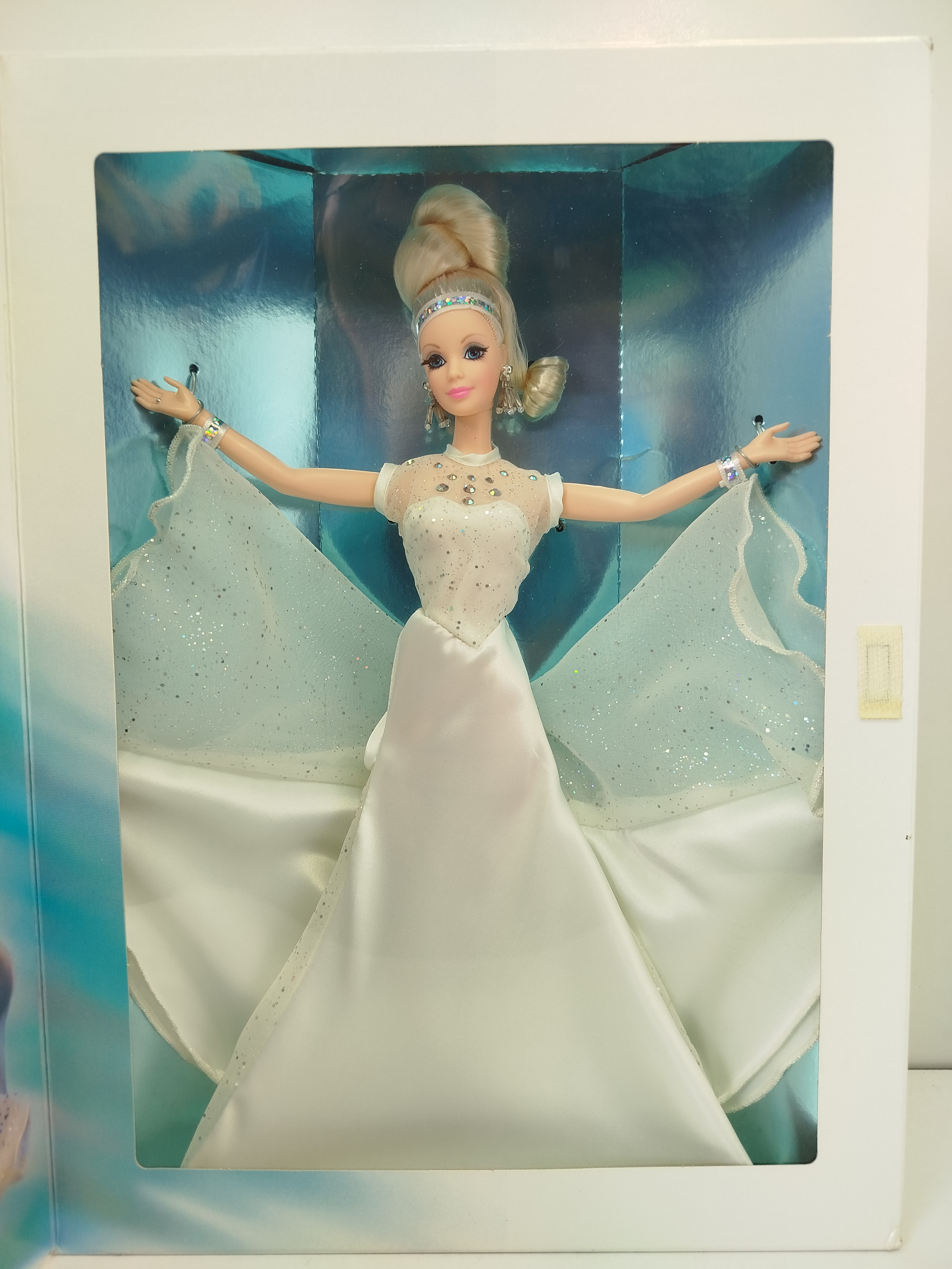 Starlight Dance Barbie, lanzada al mercado por Mattel entre 1995 y 1996 como la quinta entrega de la cotizada línea Classique Collection.