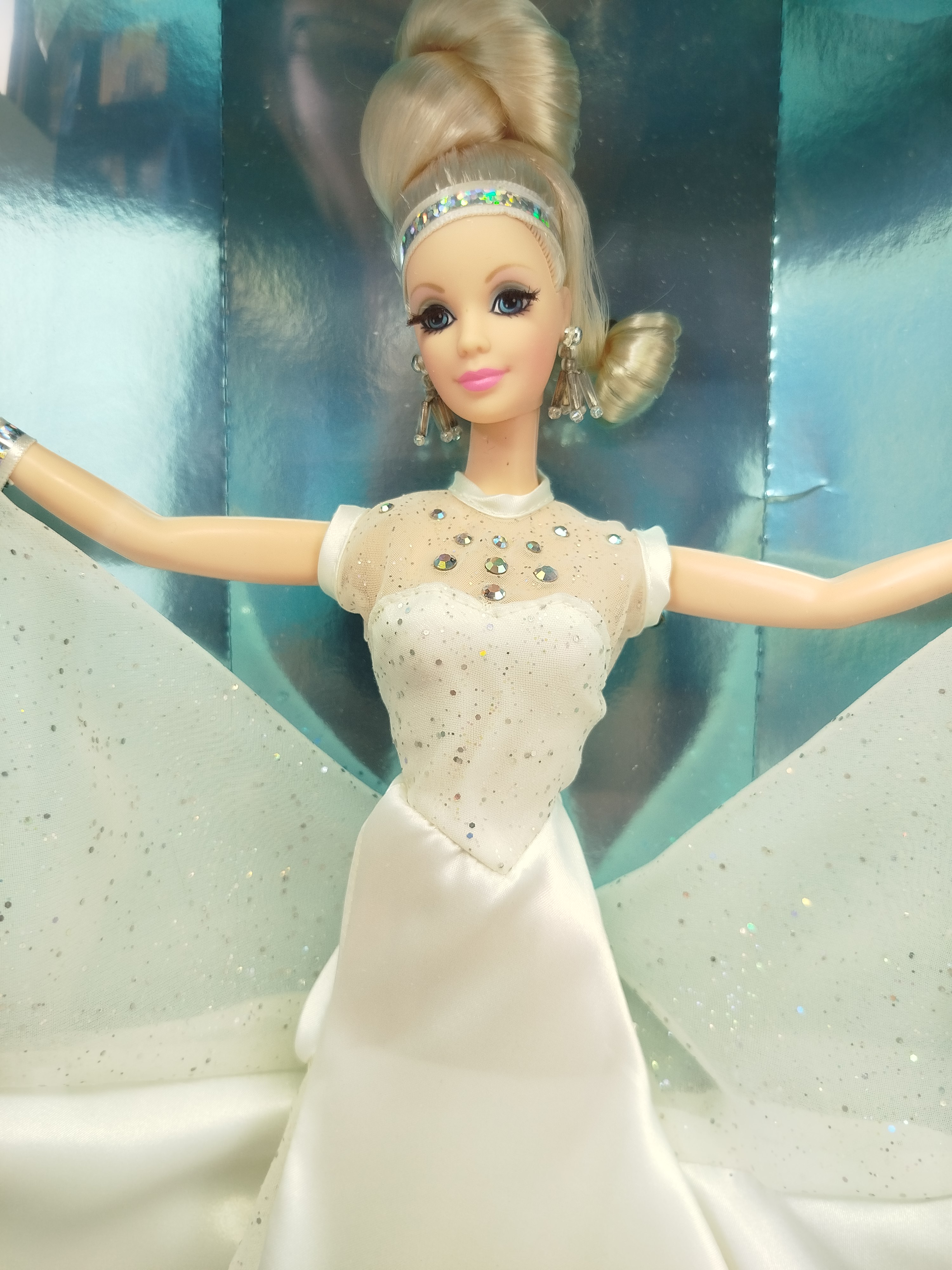 Starlight Dance Barbie, lanzada al mercado por Mattel entre 1995 y 1996 como la quinta entrega de la cotizada línea Classique Collection.