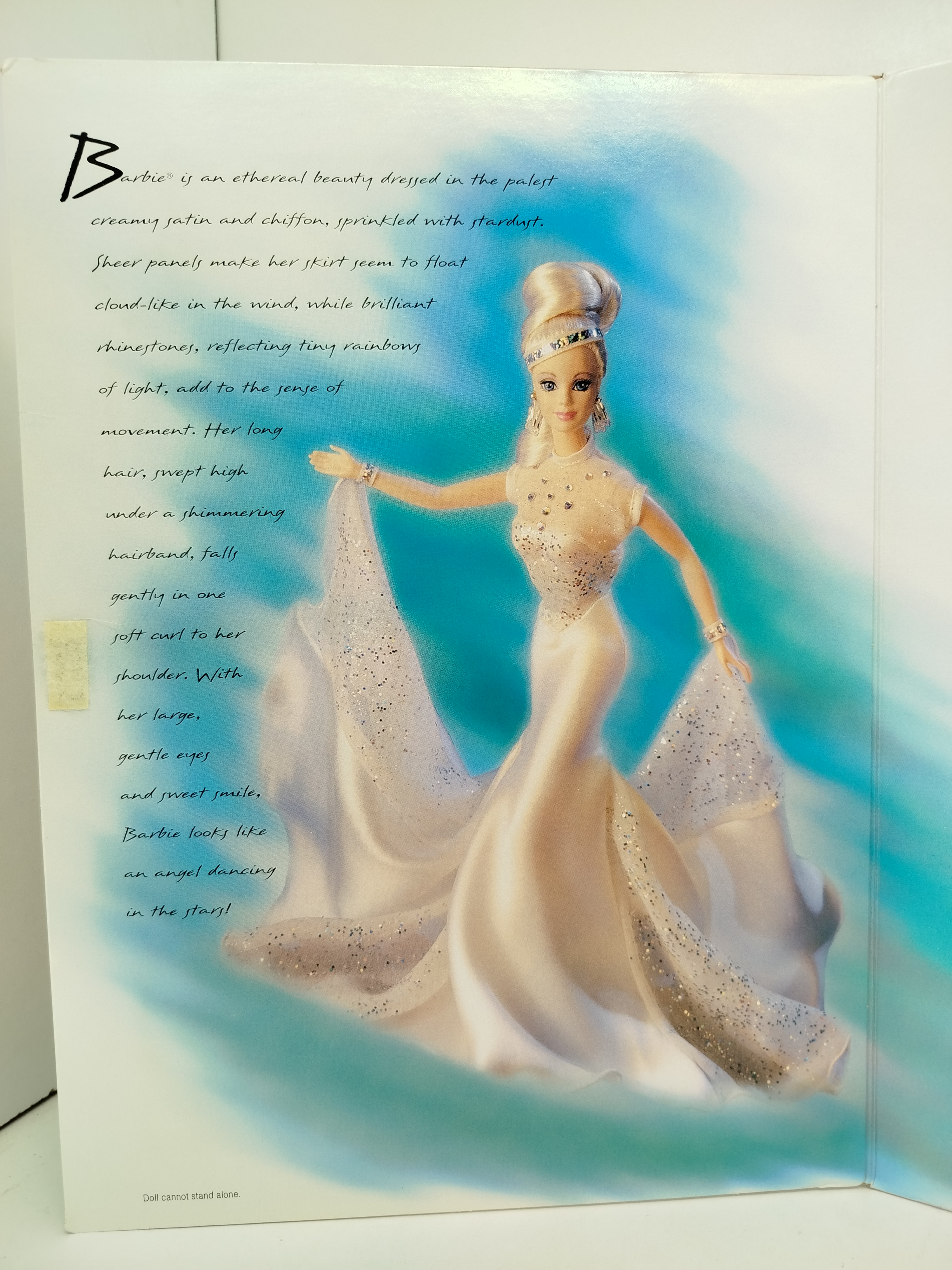 Starlight Dance Barbie, lanzada al mercado por Mattel entre 1995 y 1996 como la quinta entrega de la cotizada línea Classique Collection.