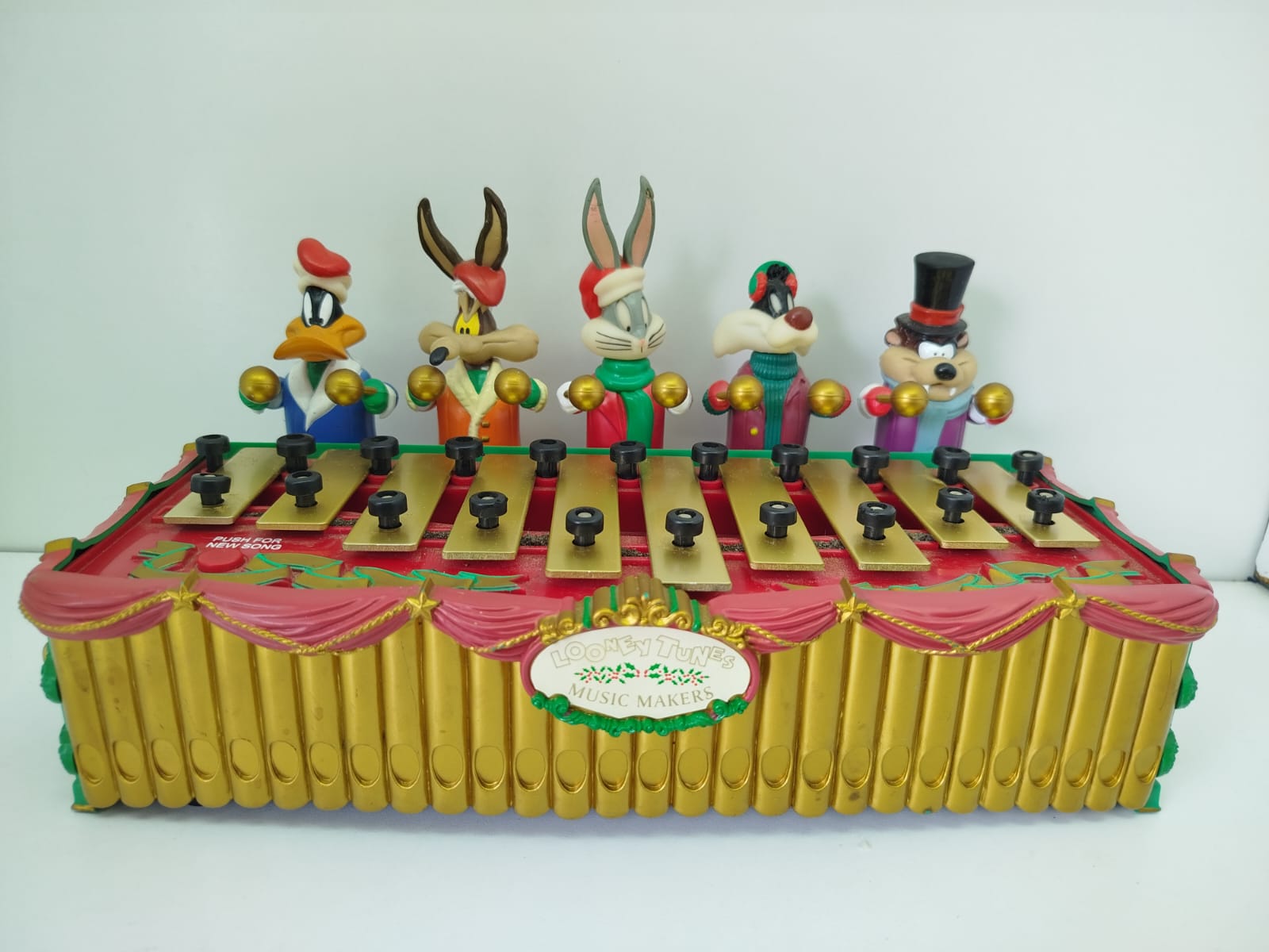 Looney Tunes Merry Music Makers, un xilófono musical animado lanzado por la famosa marca de decoraciones nostálgicas TM