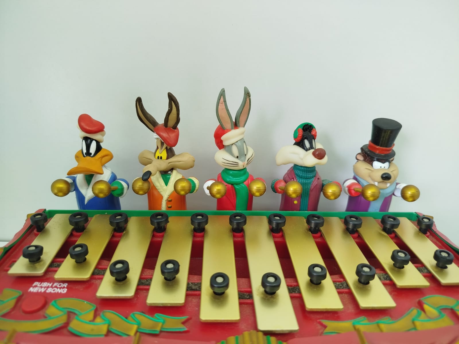 Looney Tunes Merry Music Makers, un xilófono musical animado lanzado por la famosa marca de decoraciones nostálgicas TM