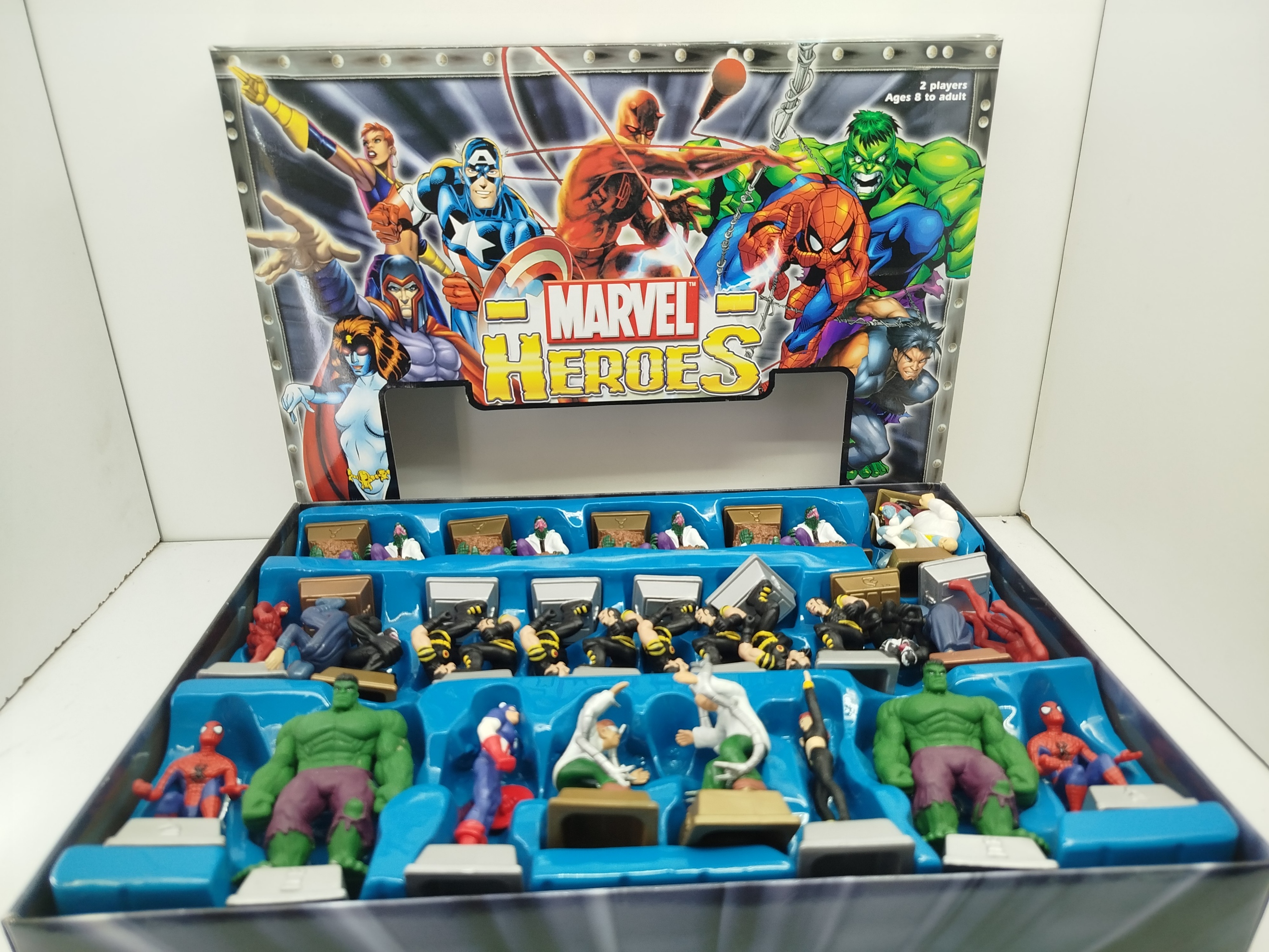  Marvel Heroes Chess Set, lanzado por la compañía Pressman