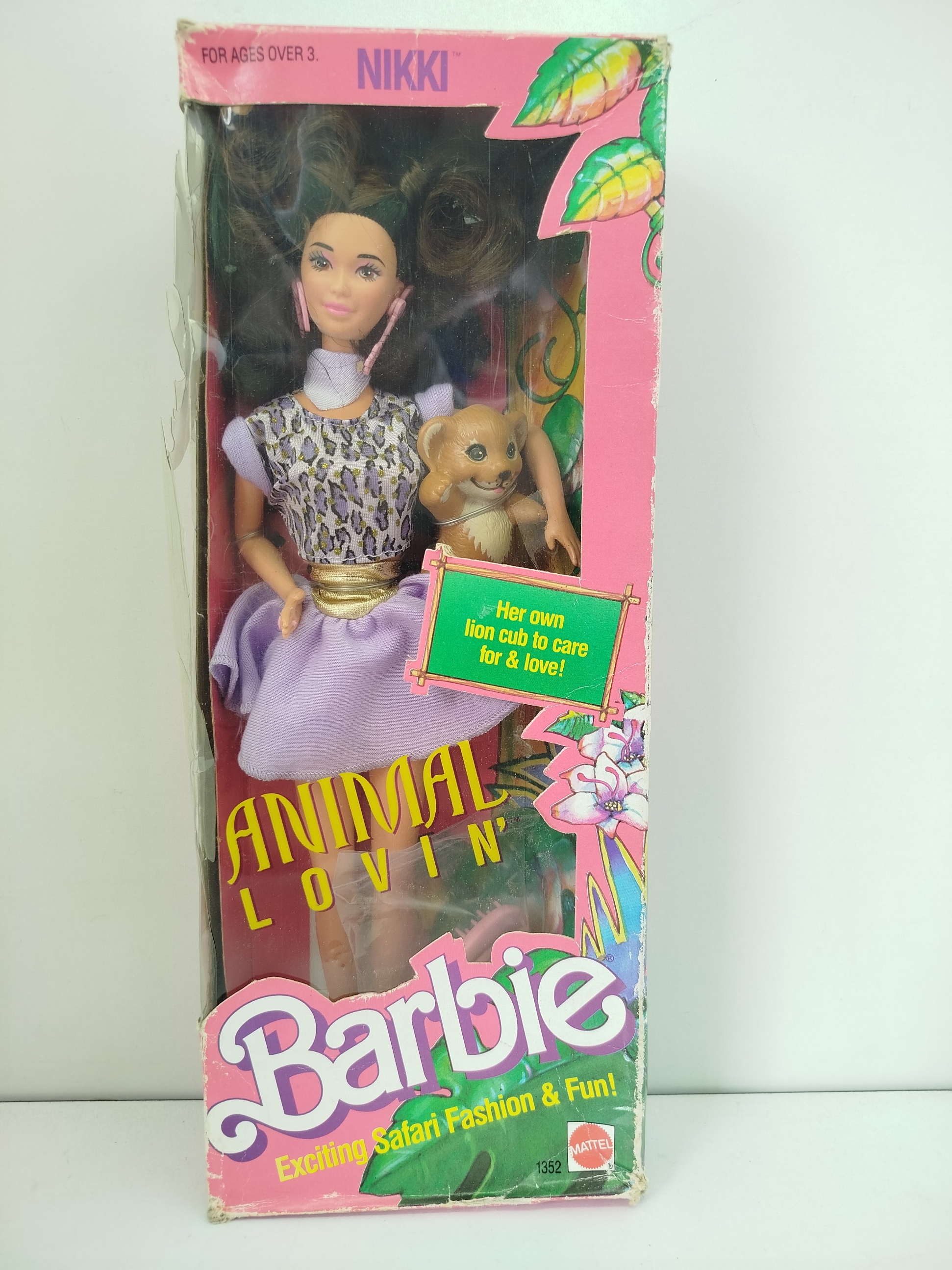 Barbie Animal Lovin' Nikki (referencia #1352), una aclamada edición lanzada por Mattel en el año 1988. (Caja en  regular estado)