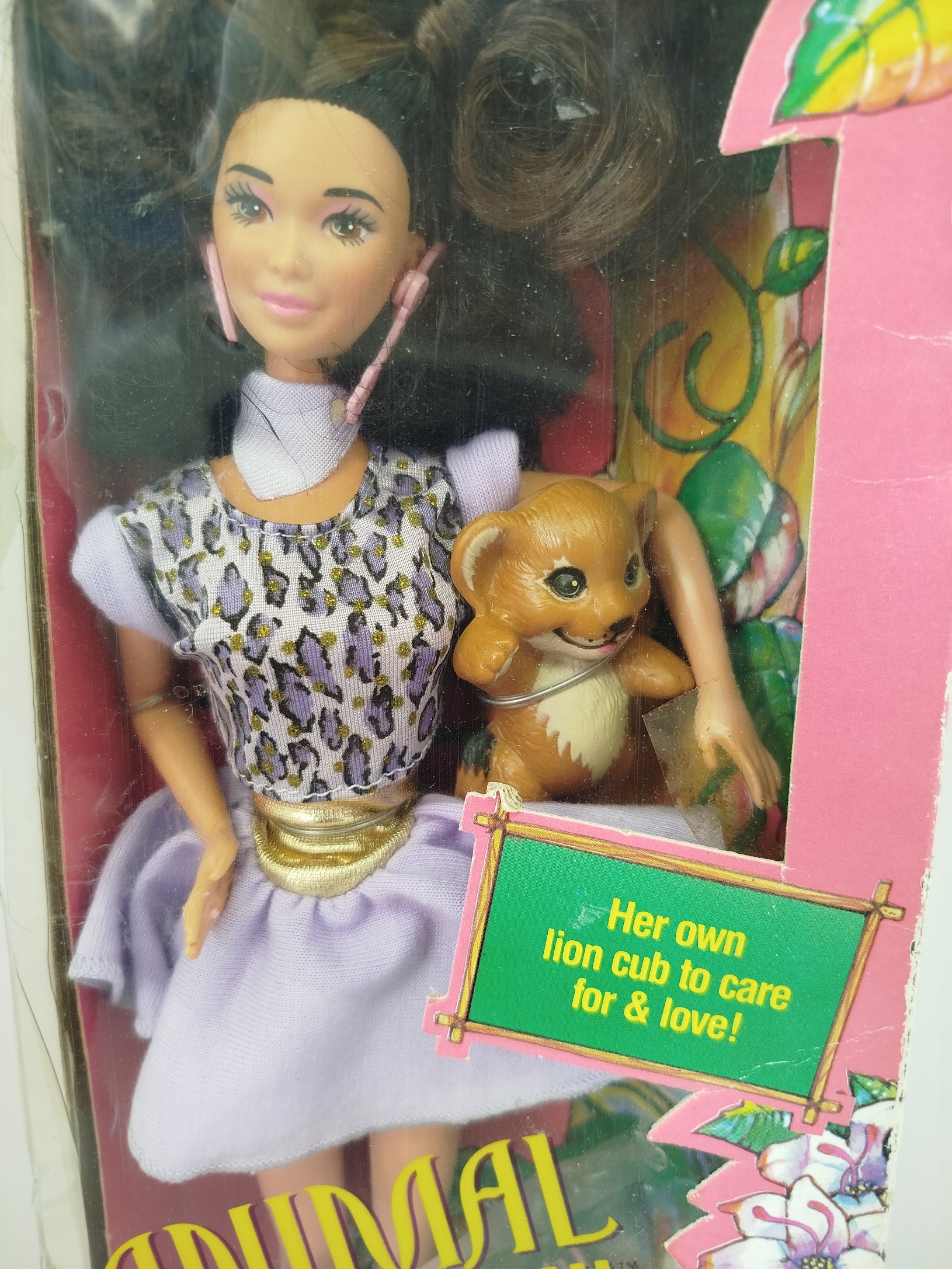 Barbie Animal Lovin' Nikki (referencia #1352), una aclamada edición lanzada por Mattel en el año 1988. (Caja en  regular estado)