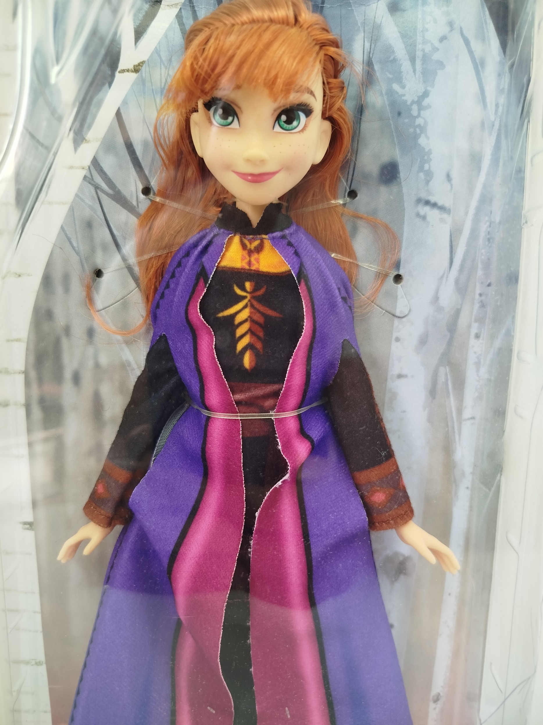 Disney Frozen 2 - Shimmer Anna (Edición Clásica de Viaje) fabricada por la marca Hasbro