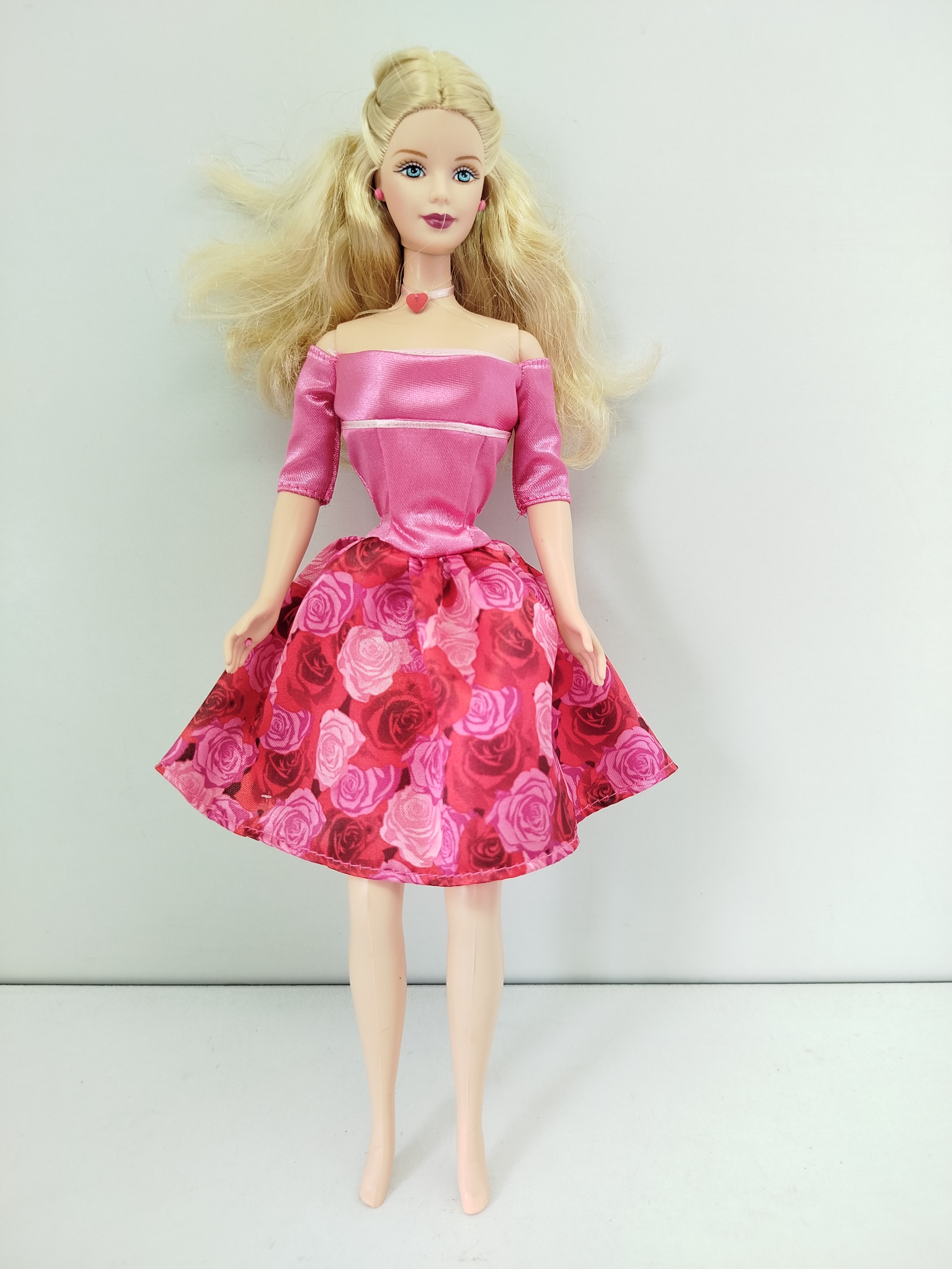  Valentine Romance Barbie (Edición Especial de 2003) de Mattel.
