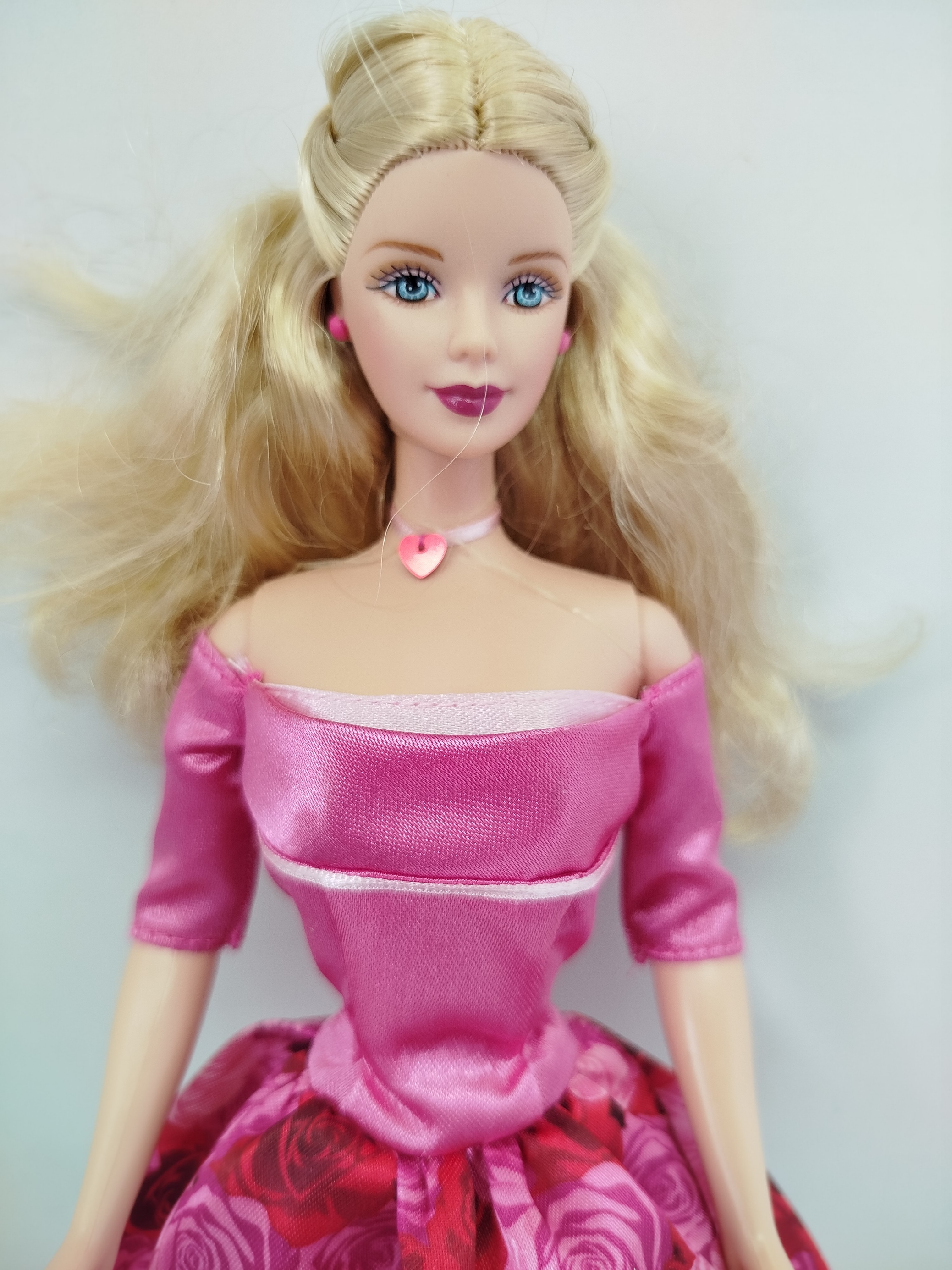  Valentine Romance Barbie (Edición Especial de 2003) de Mattel.