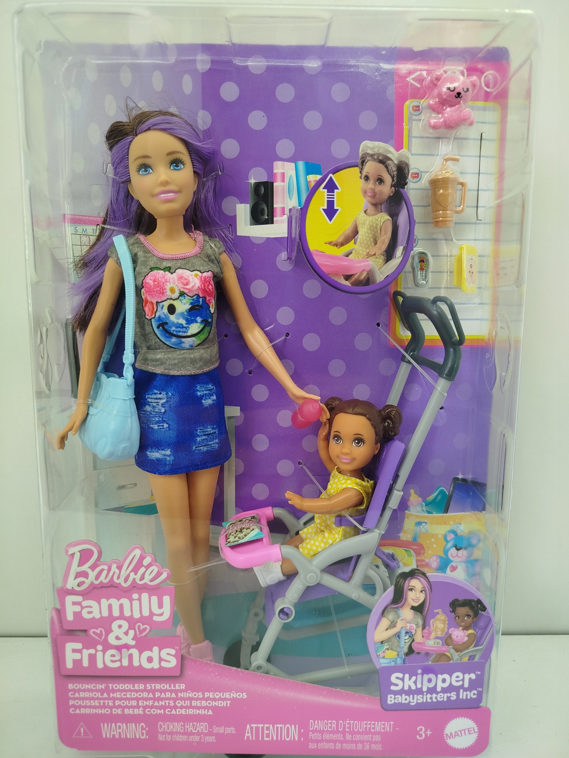 Barbie Skipper Babysitters Inc. Carriola Mecedora (Bouncin' Toddler Stroller) de Mattel, que incluye una muñeca Skipper con cabello morado, una pequeña bebé y un cochecito con accesorios de paseo